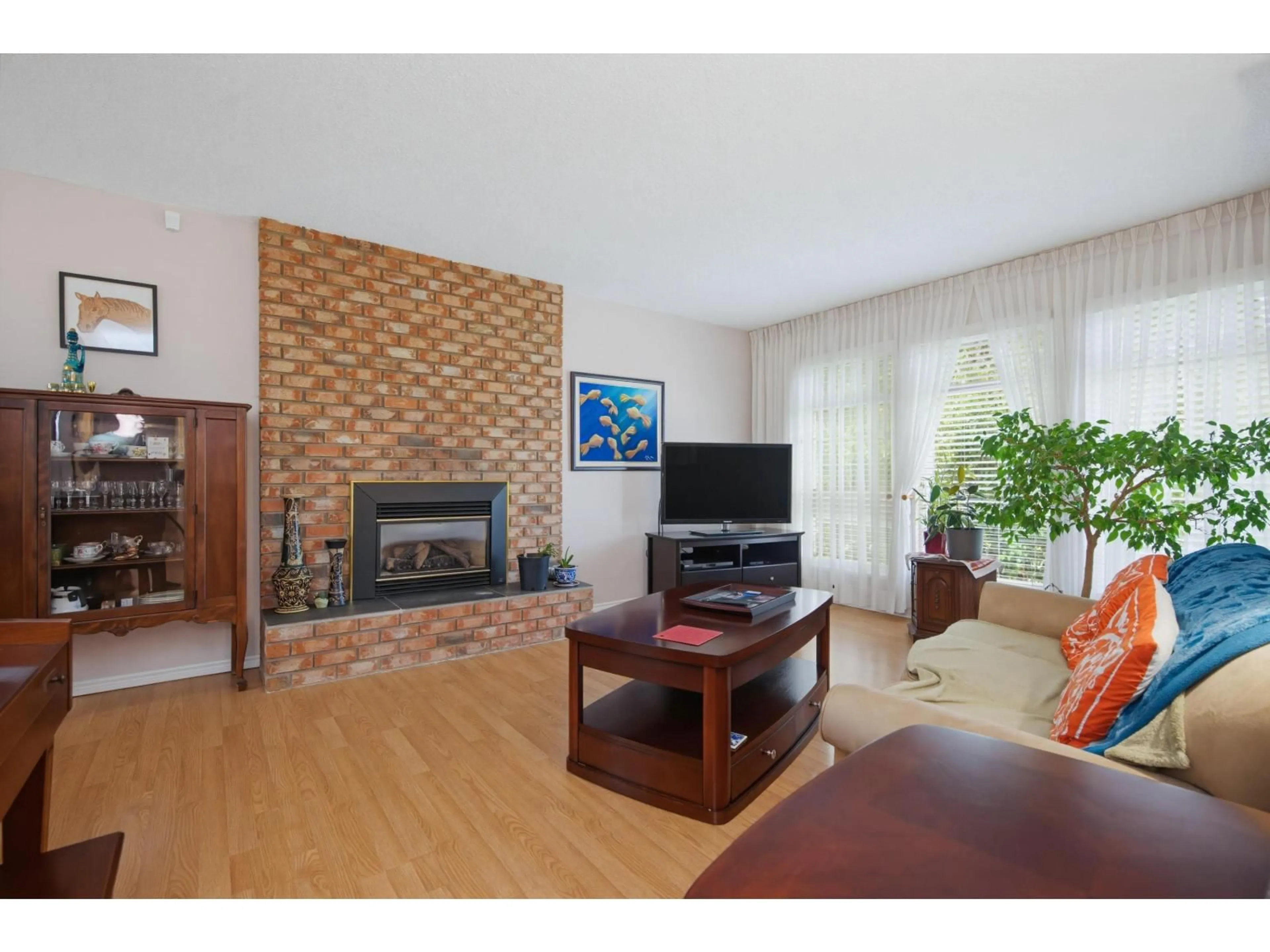 Living room with furniture, wood/laminate floor for 5174 209A STREET, Langley British Columbia V3A7K8