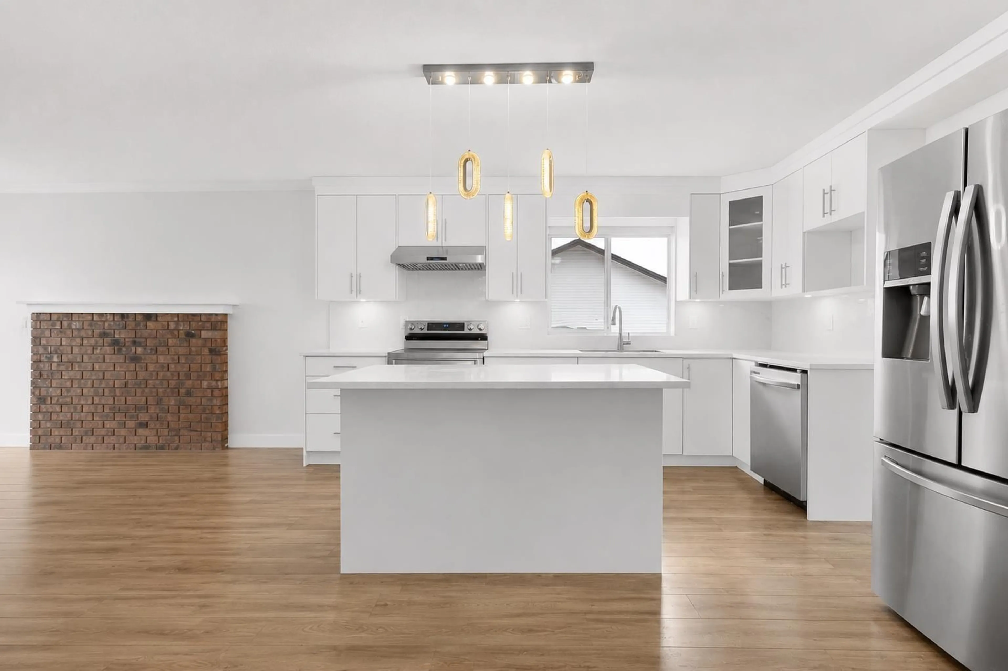Open concept kitchen, unknown for 31021 CREEKSIDE DRIVE, Abbotsford British Columbia V2T5J9