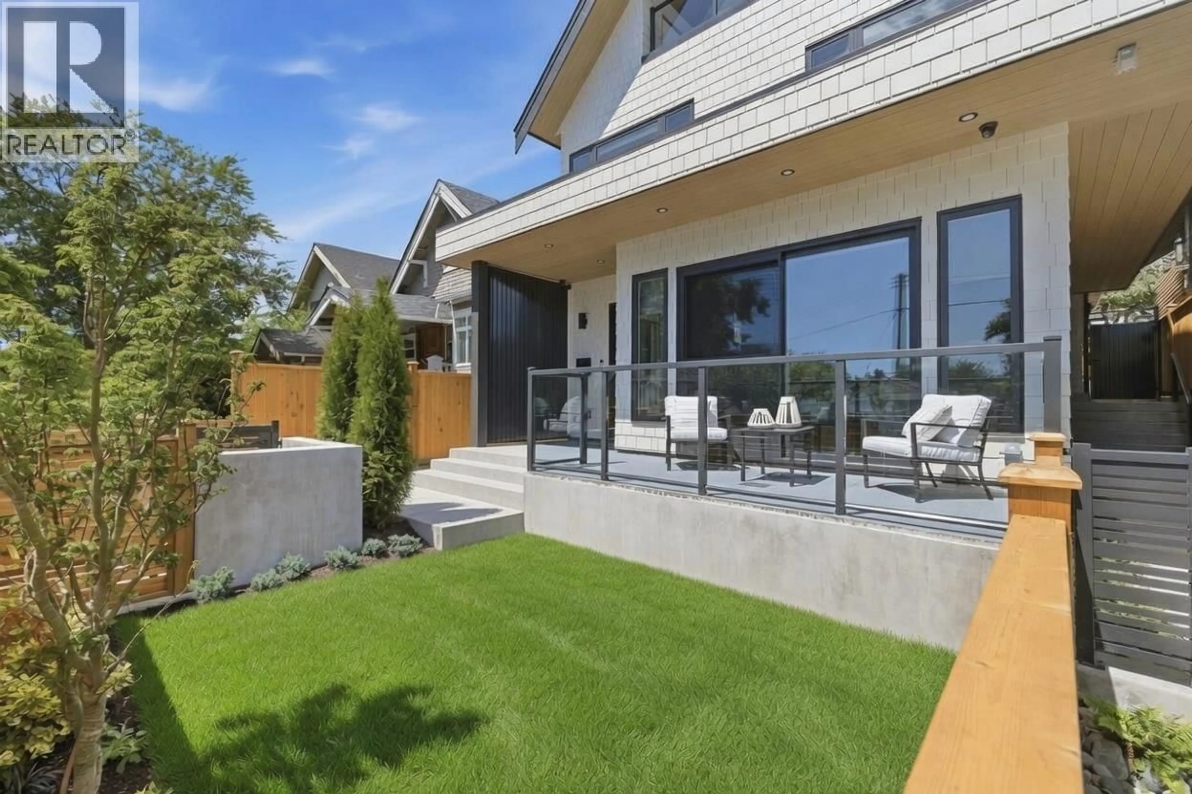 Patio, street for 1 - 625 24TH AVENUE, Vancouver British Columbia V5V2A3