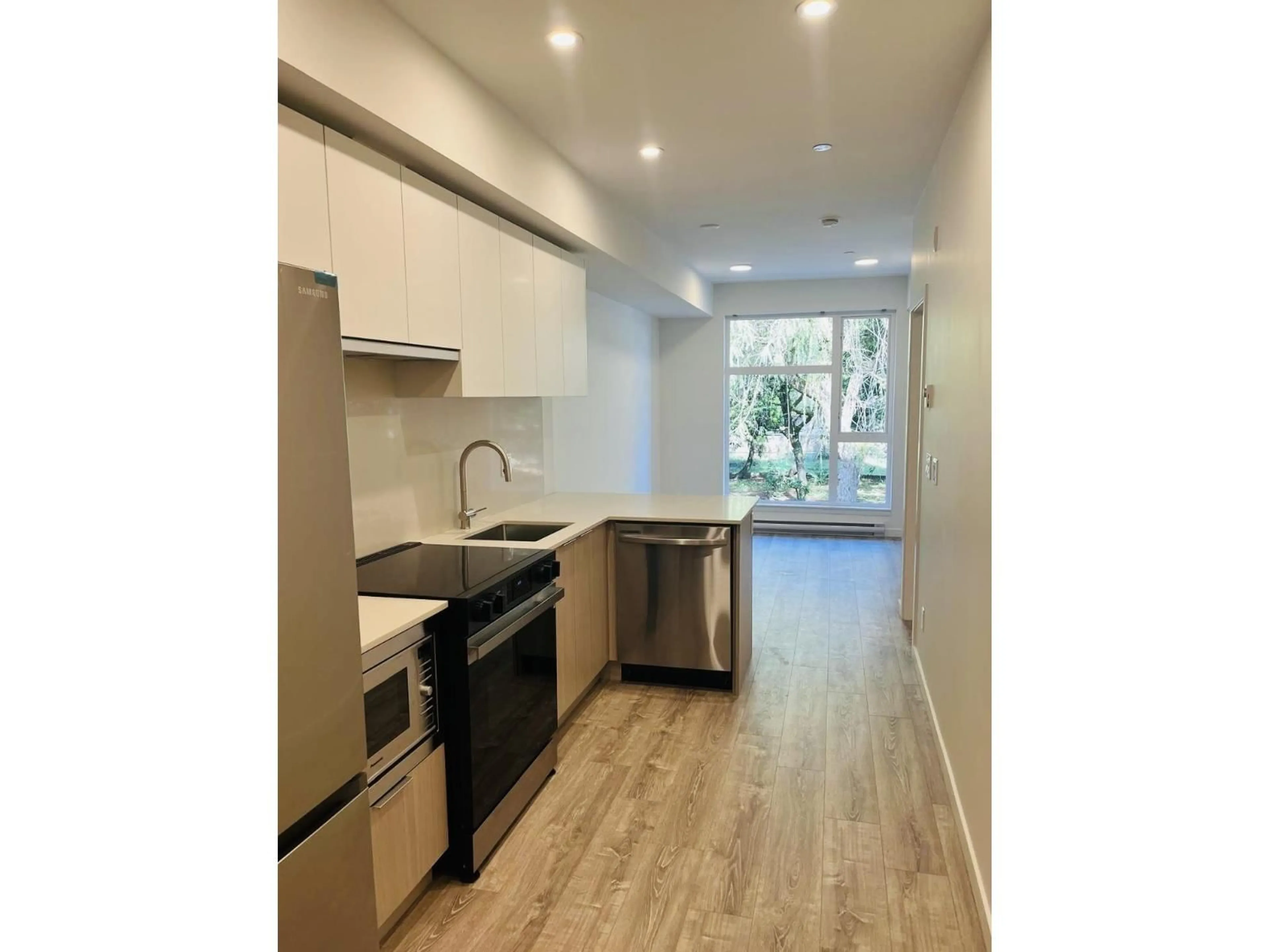 Unknown for E215 - 10829 140 STREET, Surrey British Columbia V3R0H4