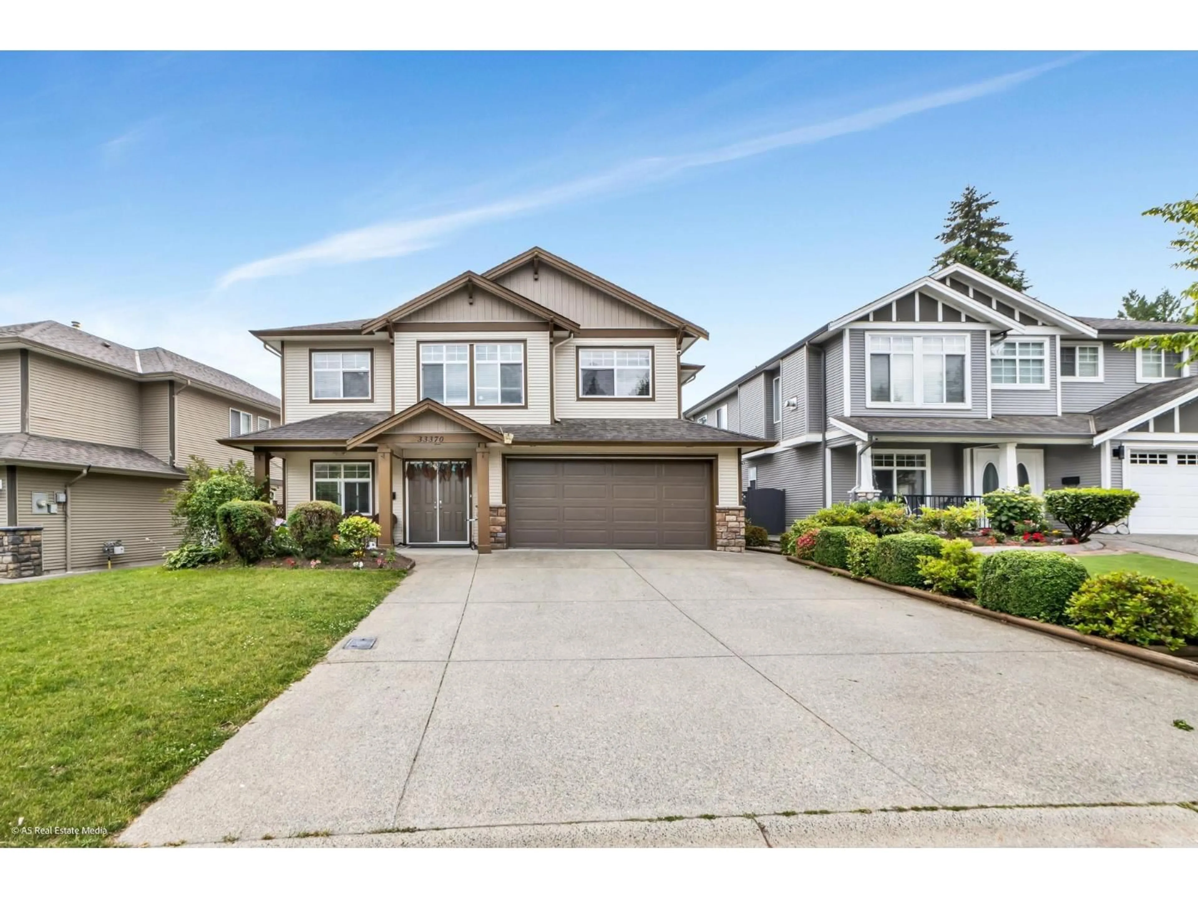 Home with vinyl exterior material, street for 33370 KIRK AVENUE, Abbotsford British Columbia V2S8P8