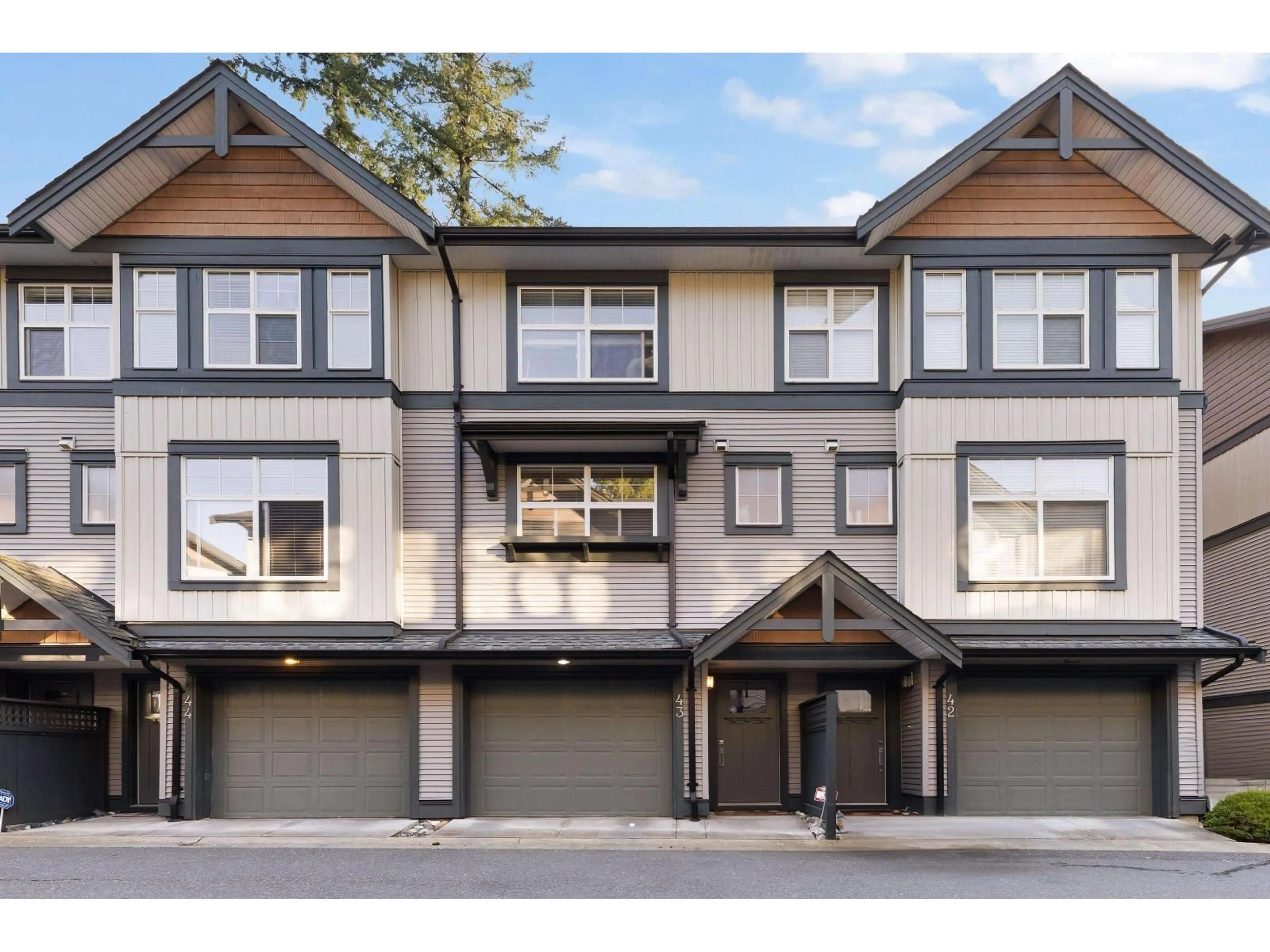 Home with vinyl exterior material, street for 43 - 6123 138 STREET, Surrey British Columbia V3X1E8
