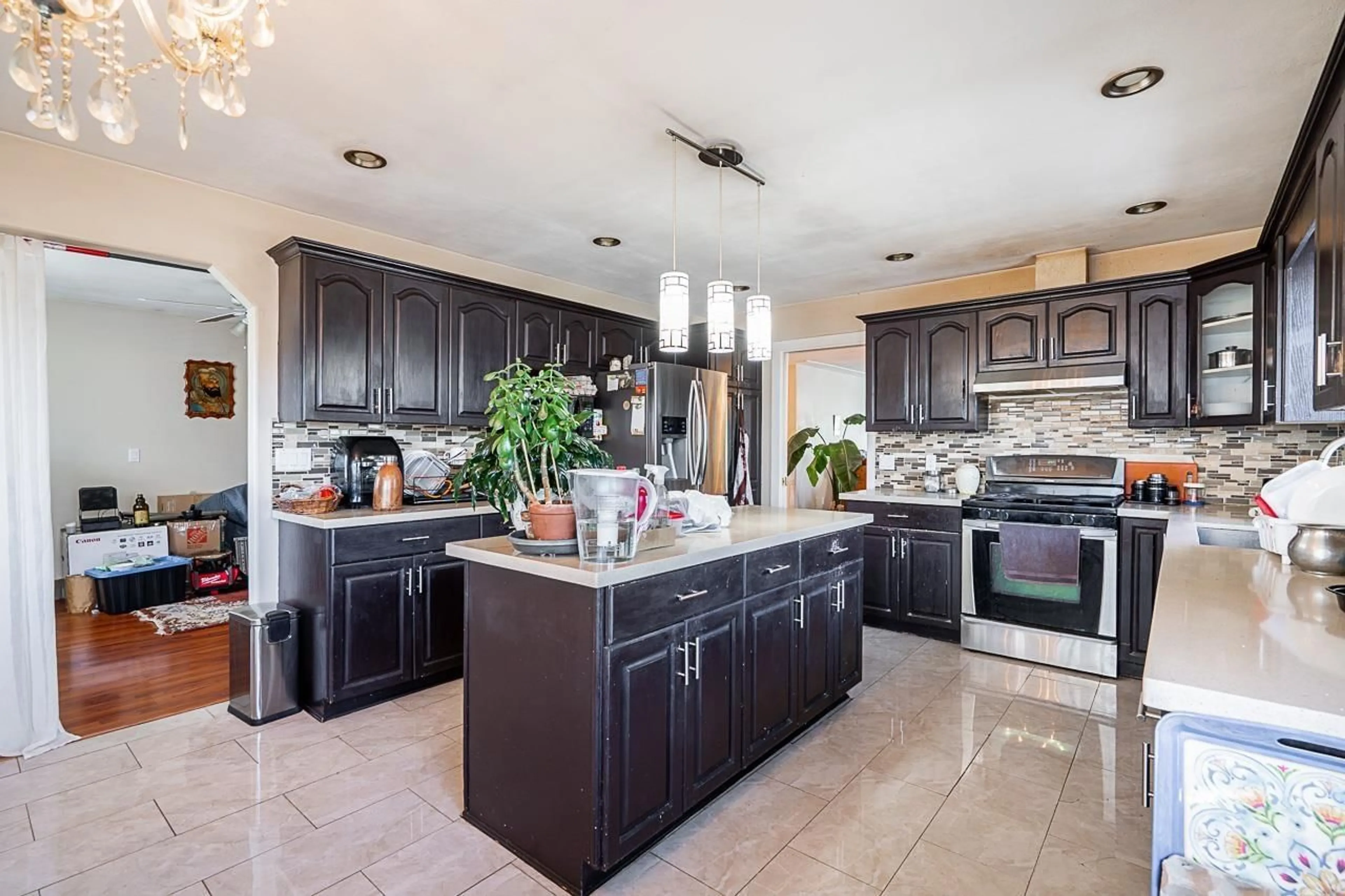 Open concept kitchen, ceramic/tile floor for 6565 122 STREET, Surrey British Columbia V3W1H6