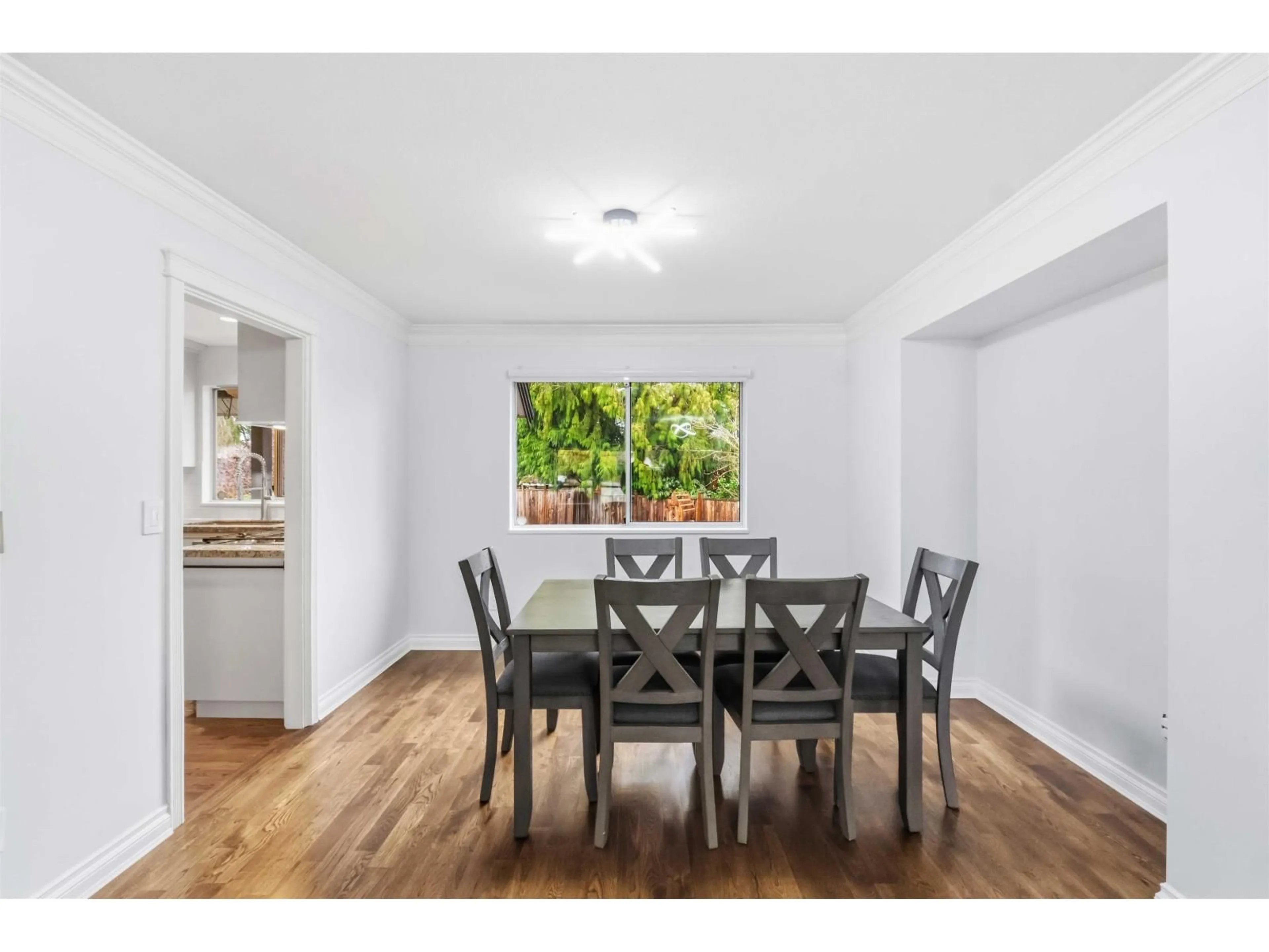 Dining room, wood/laminate floor for 15751 98A AVENUE, Surrey British Columbia V4N2V7