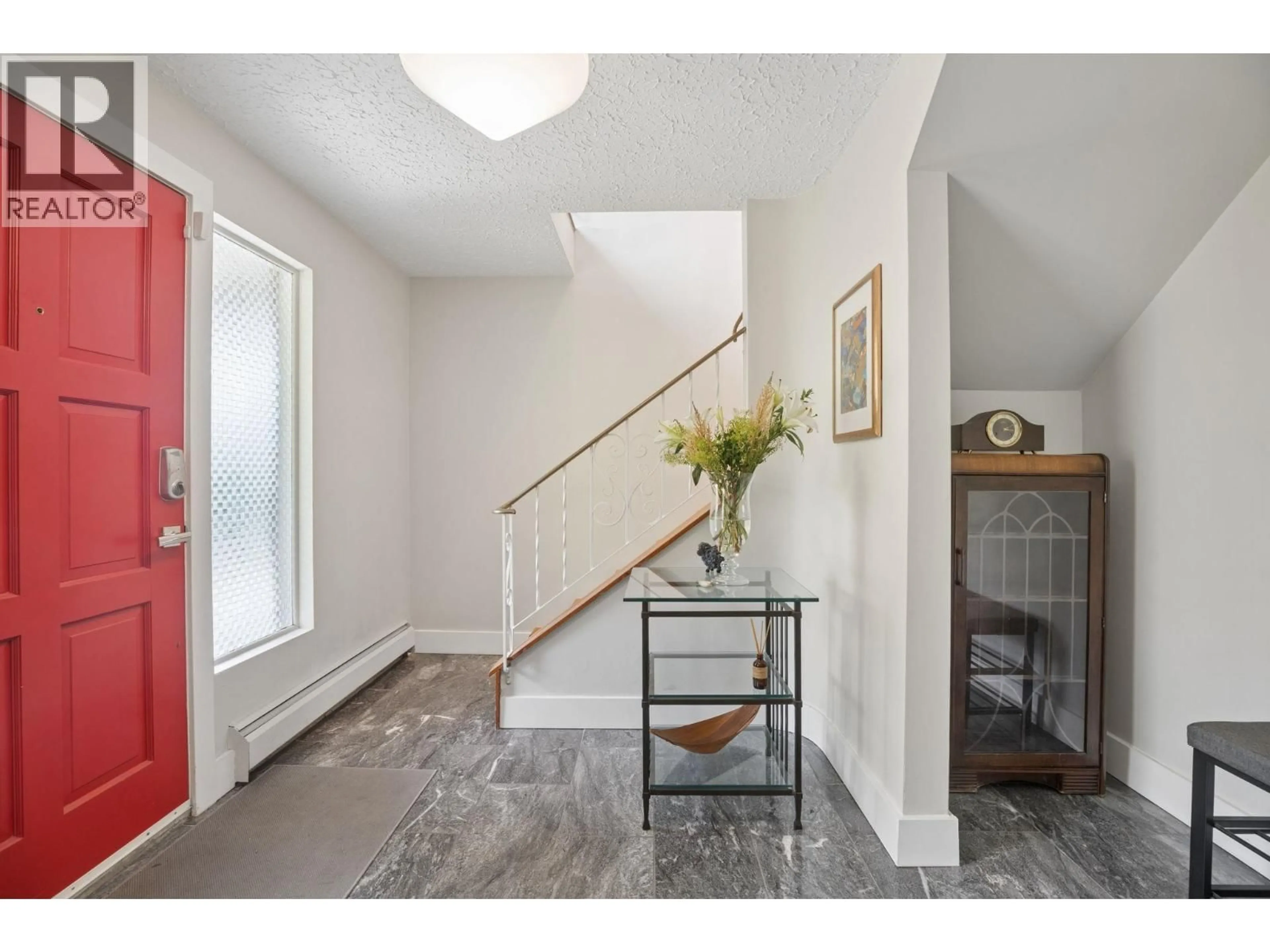 Indoor entryway for 1034 HEYWOOD STREET, North Vancouver British Columbia V7L1H3