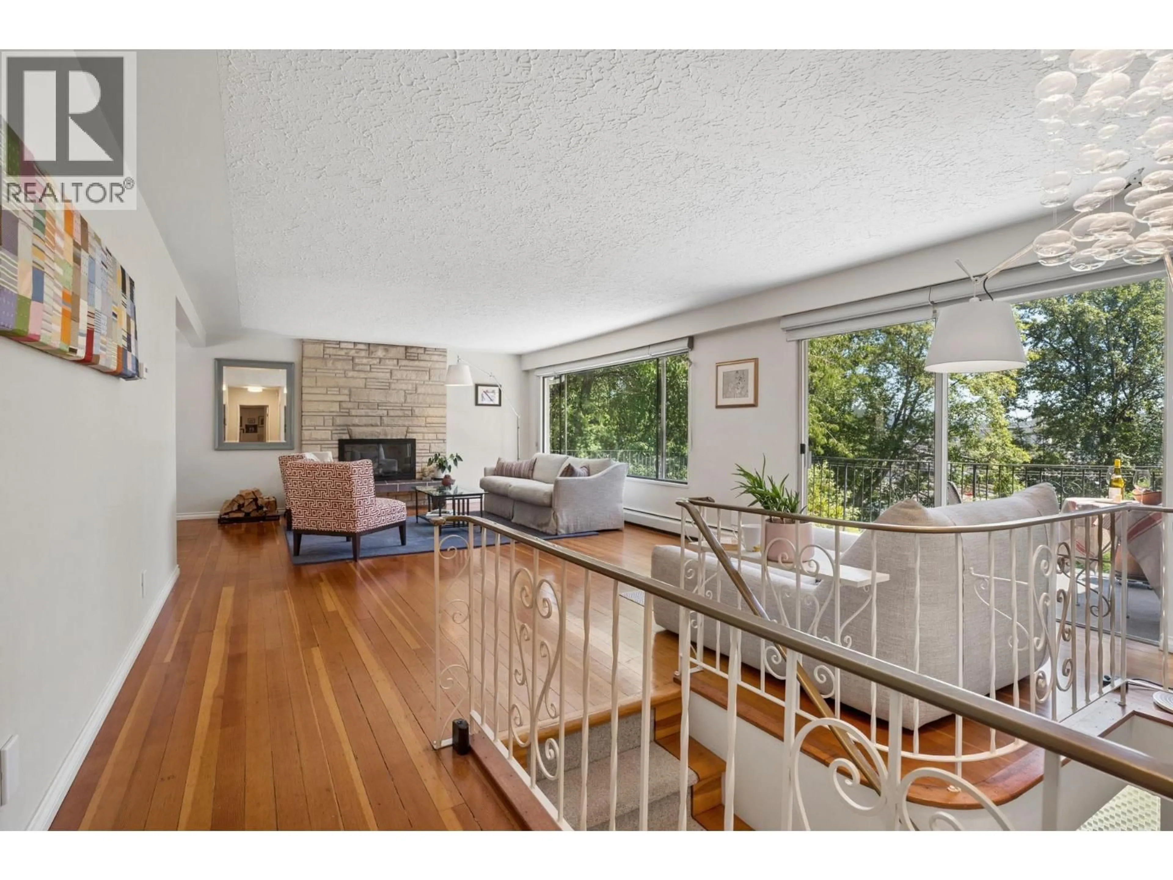 Unknown for 1034 HEYWOOD STREET, North Vancouver British Columbia V7L1H3