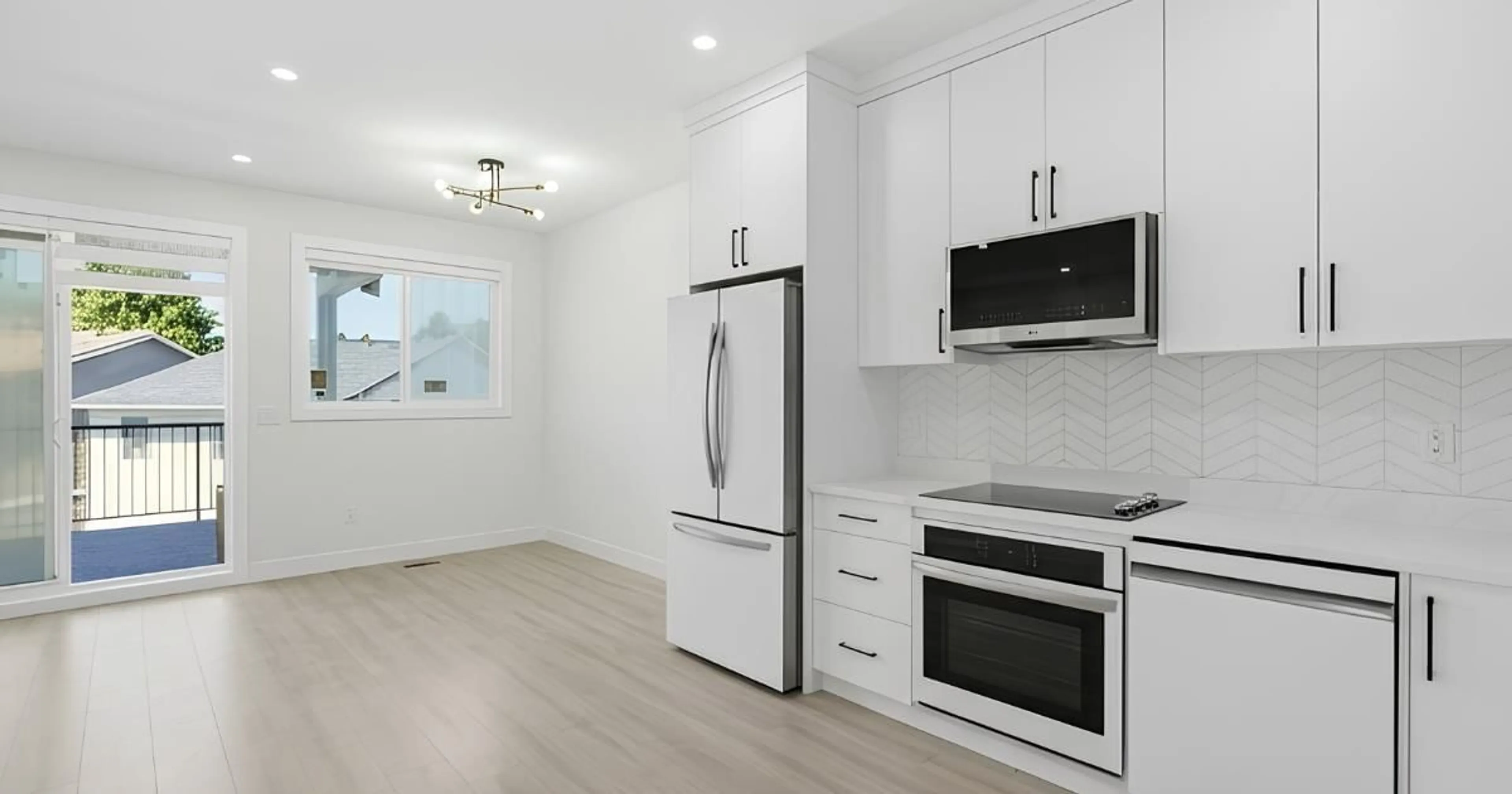 Open concept kitchen, wood/laminate floor for 112 SPRINGFIELD DRIVE, Langley British Columbia V4W3K6