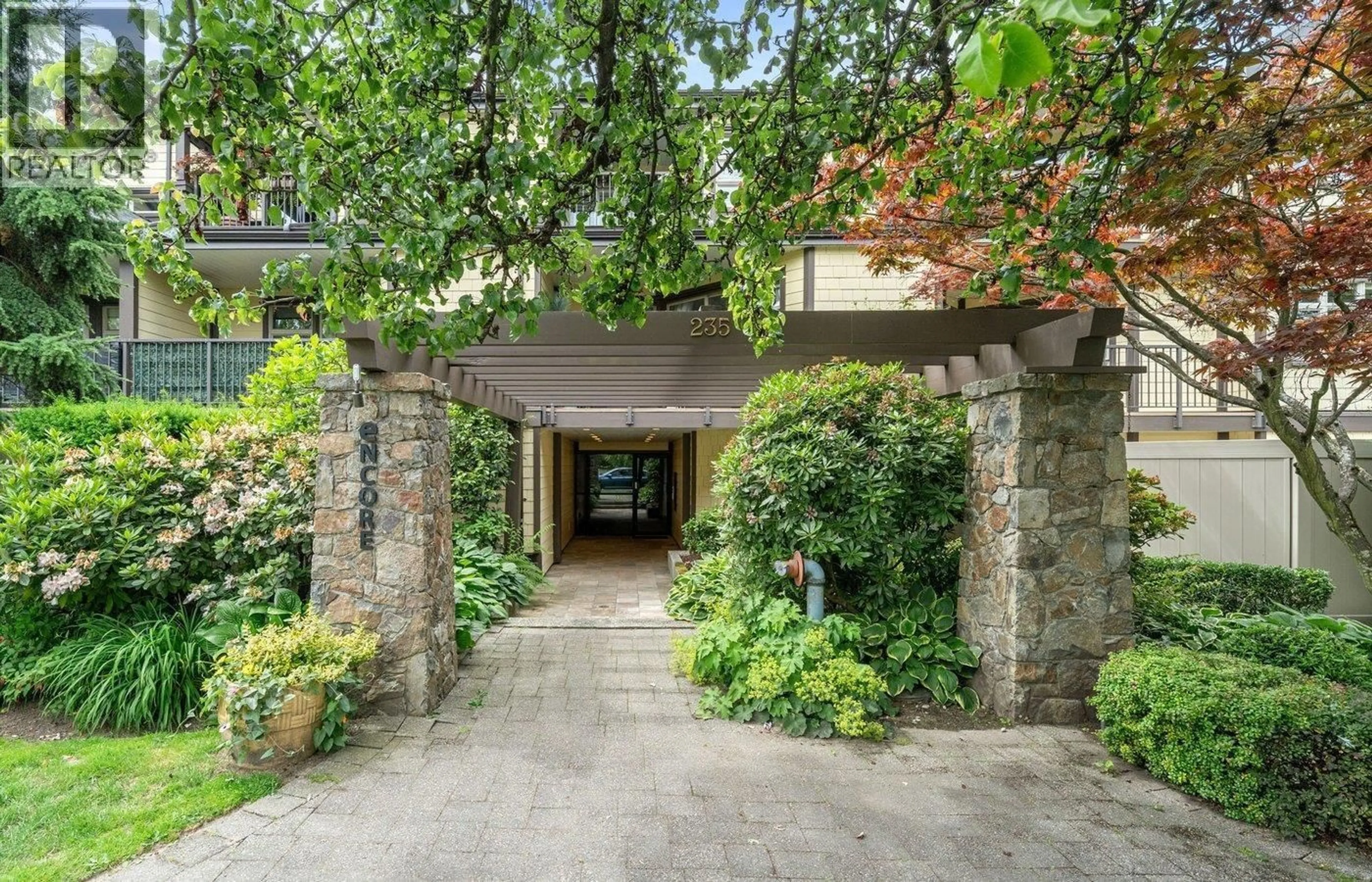 Indoor foyer for 301 - 235 4TH STREET, North Vancouver British Columbia V7M1H8