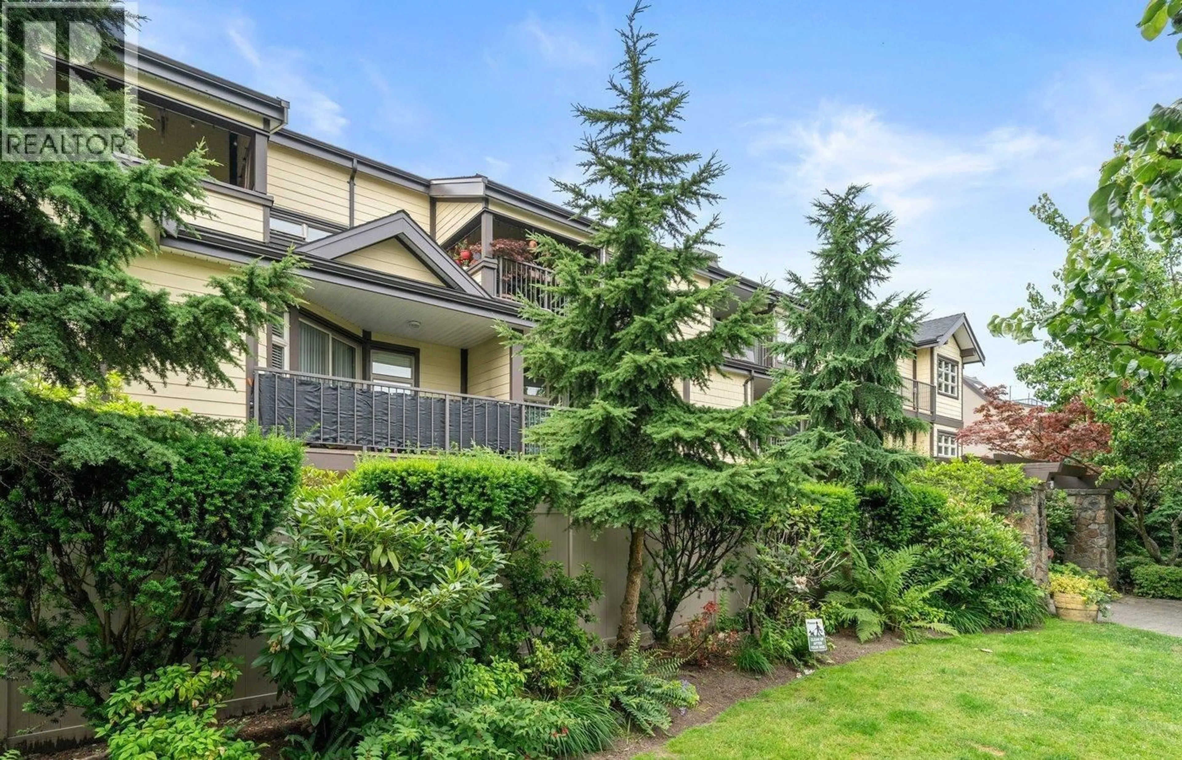 Patio, mountain view for 301 - 235 4TH STREET, North Vancouver British Columbia V7M1H8