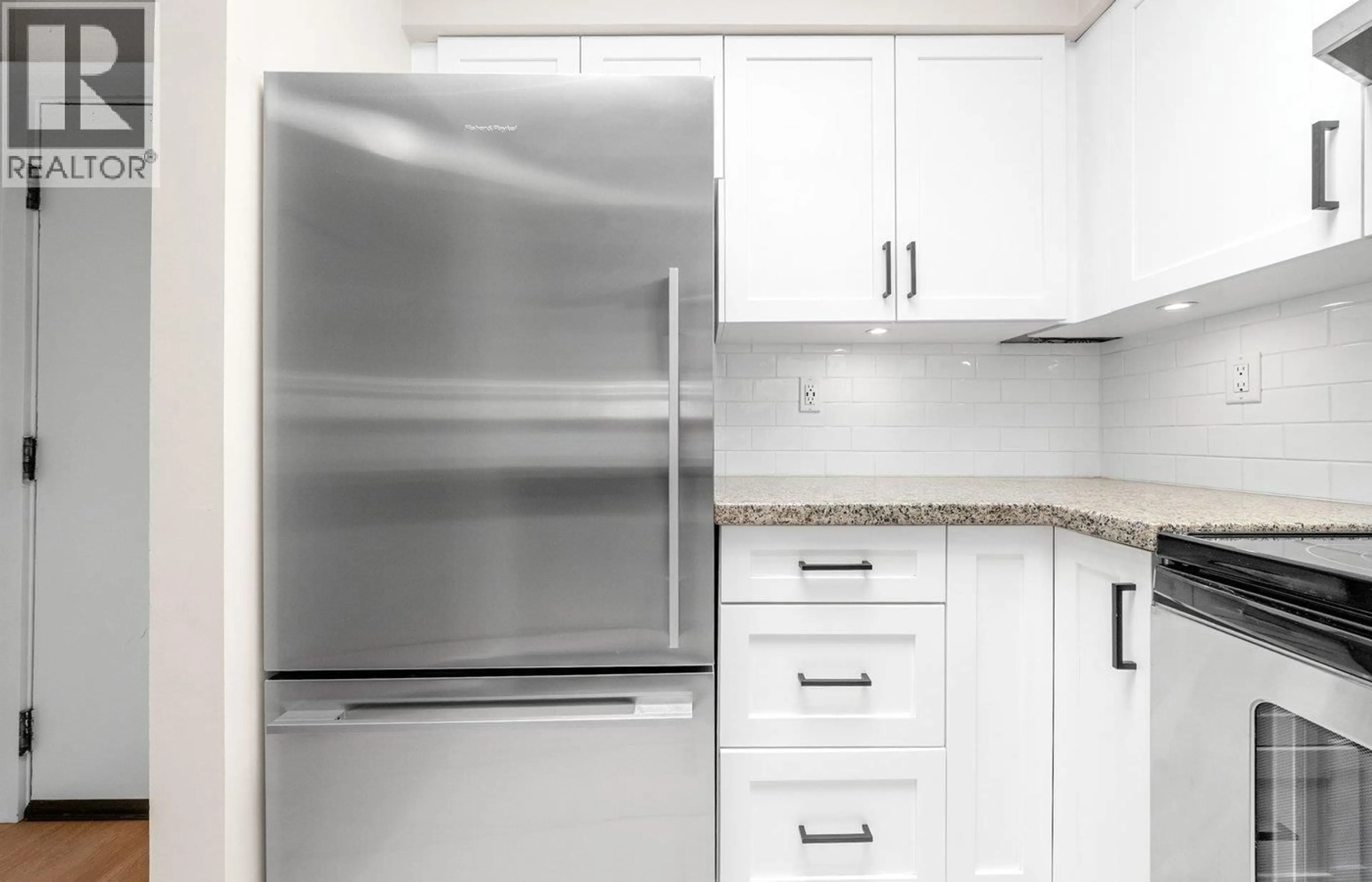 Standard kitchen, unknown for 301 - 235 4TH STREET, North Vancouver British Columbia V7M1H8