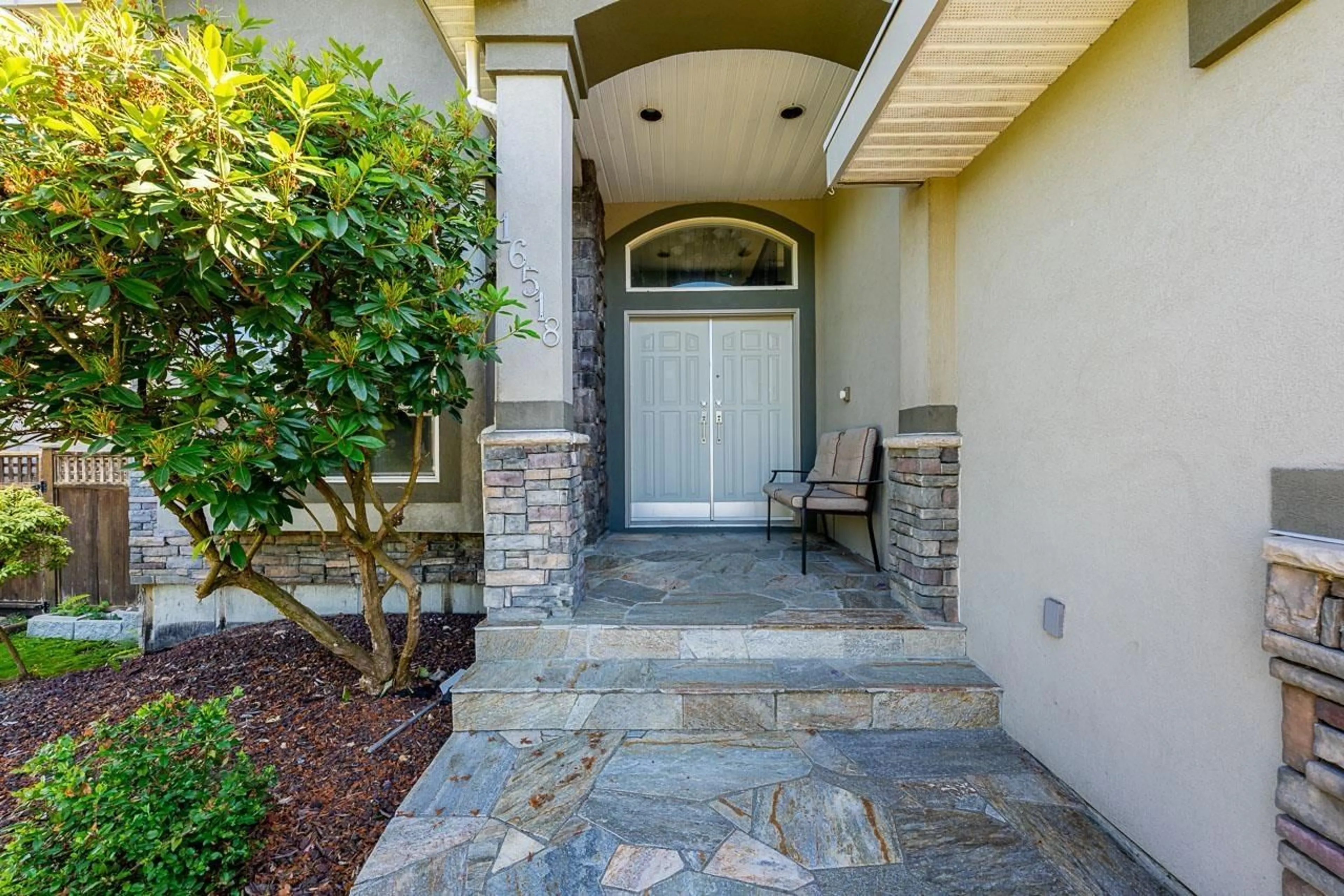 Indoor entryway for 16518 108A AVENUE, Surrey British Columbia V4N5B9