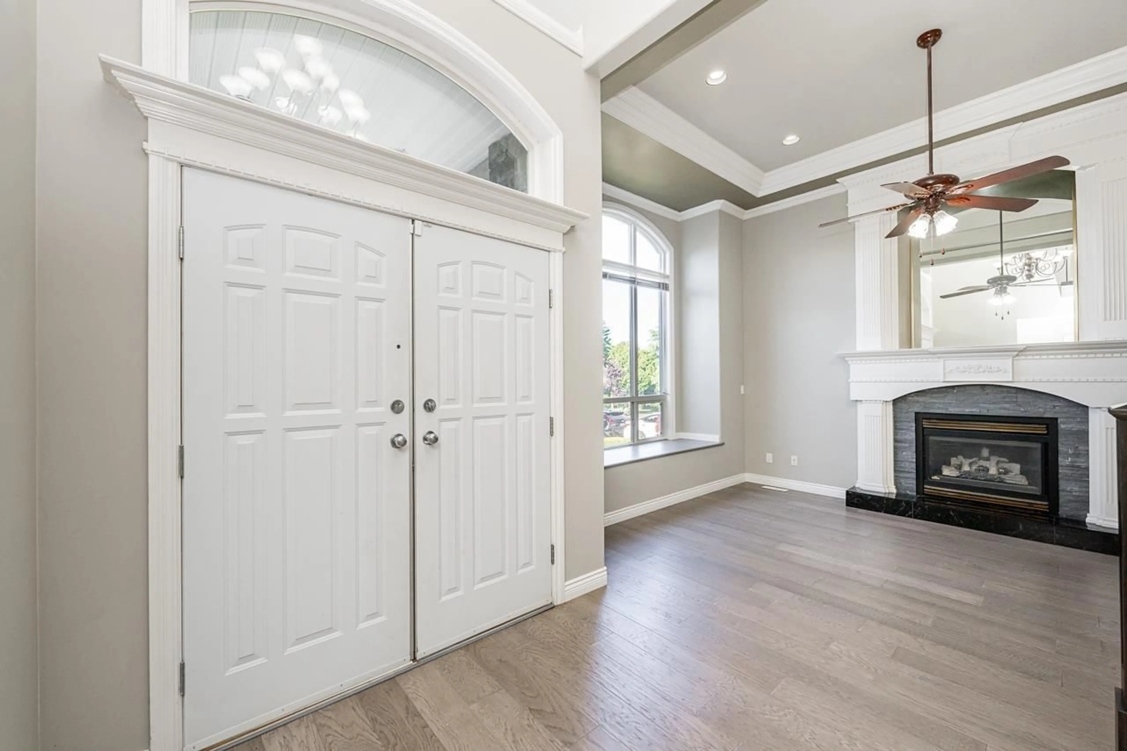 Indoor entryway for 16518 108A AVENUE, Surrey British Columbia V4N5B9