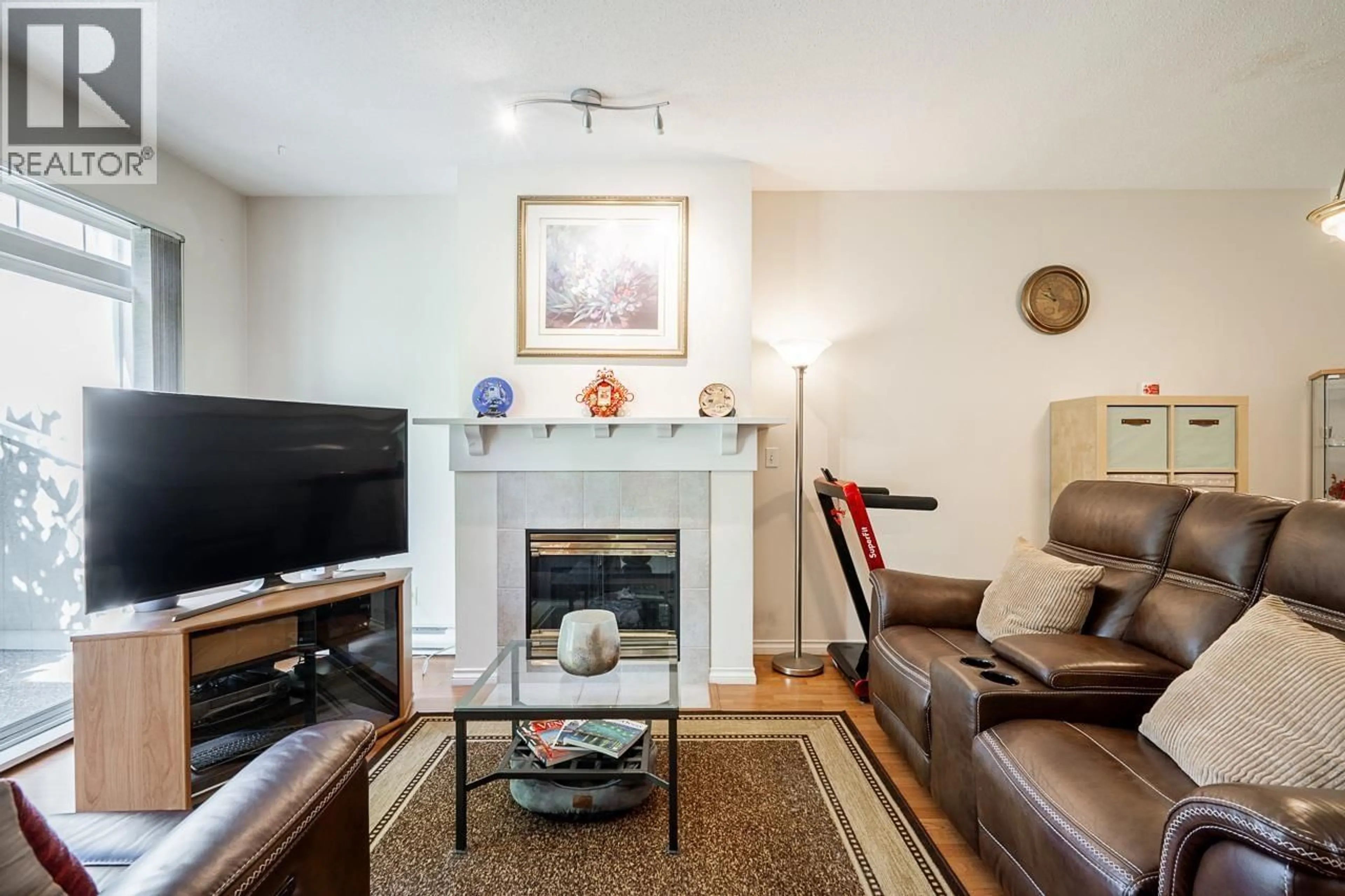 Living room with furniture, unknown for 29 - 2422 HAWTHORNE AVENUE, Port Coquitlam British Columbia V3C6K7