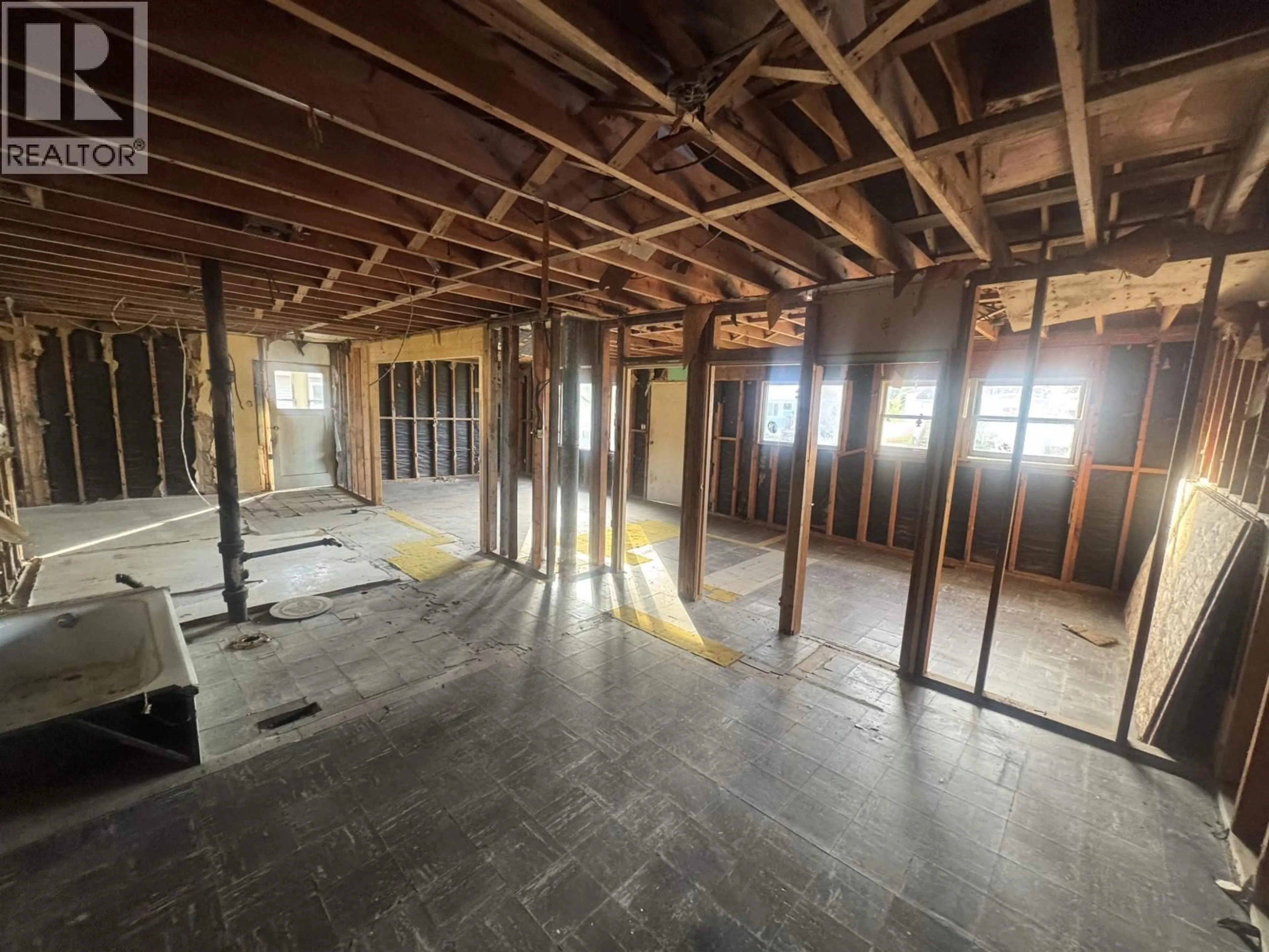 Indoor foyer for 22 LIARD STREET, Kitimat British Columbia V8C2A8