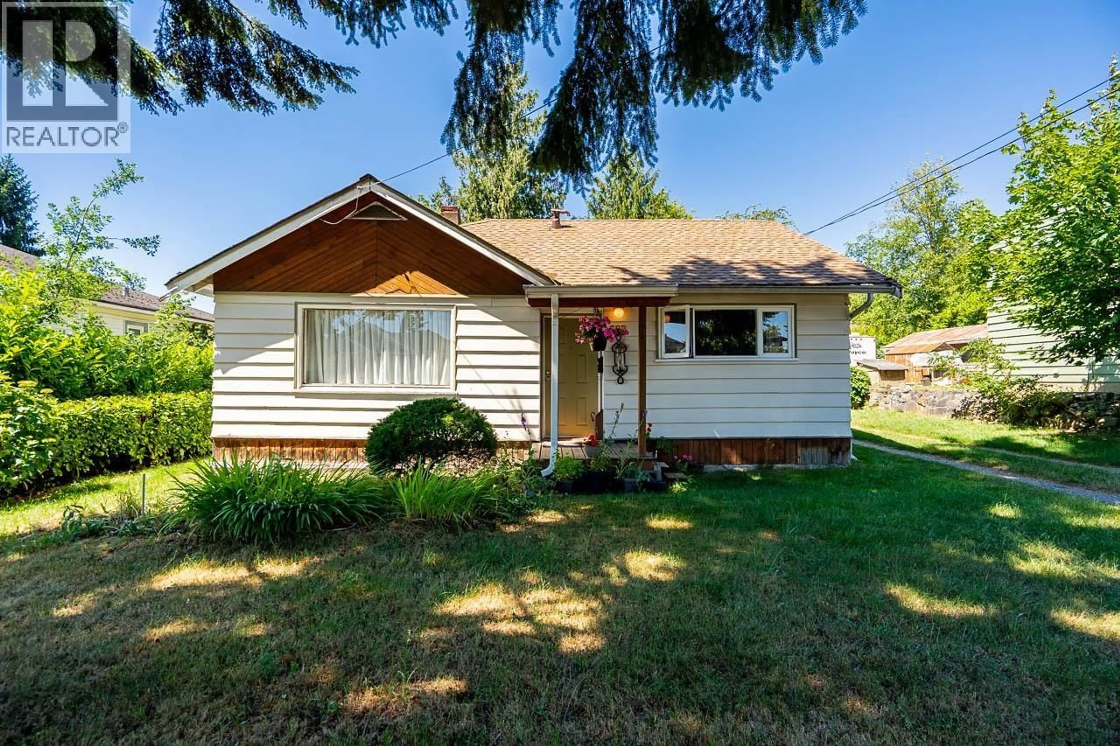 Home with vinyl exterior material, street for 715 RODERICK AVENUE, Coquitlam British Columbia V3K1P6