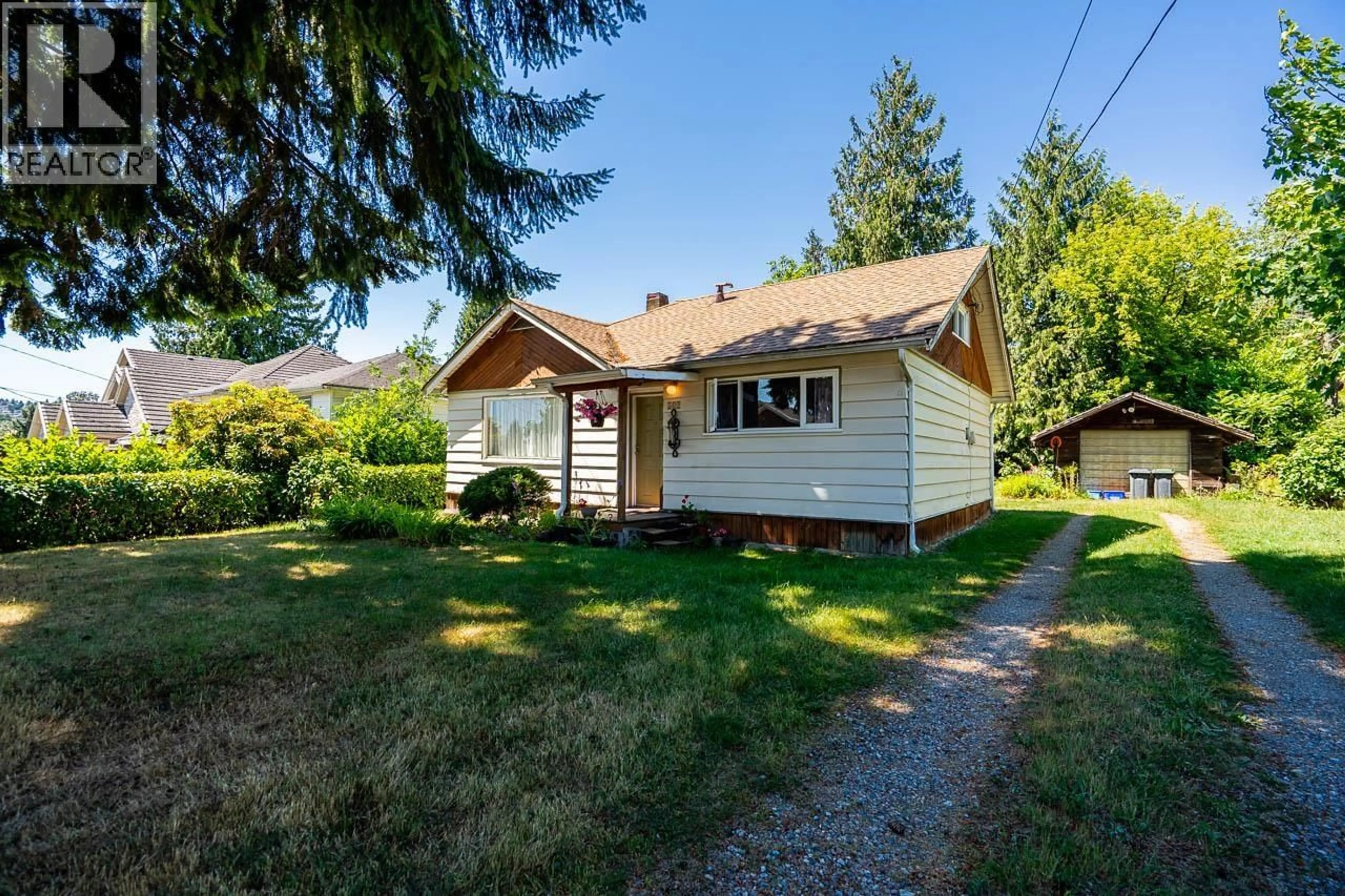 Home with vinyl exterior material, street for 715 RODERICK AVENUE, Coquitlam British Columbia V3K1P6