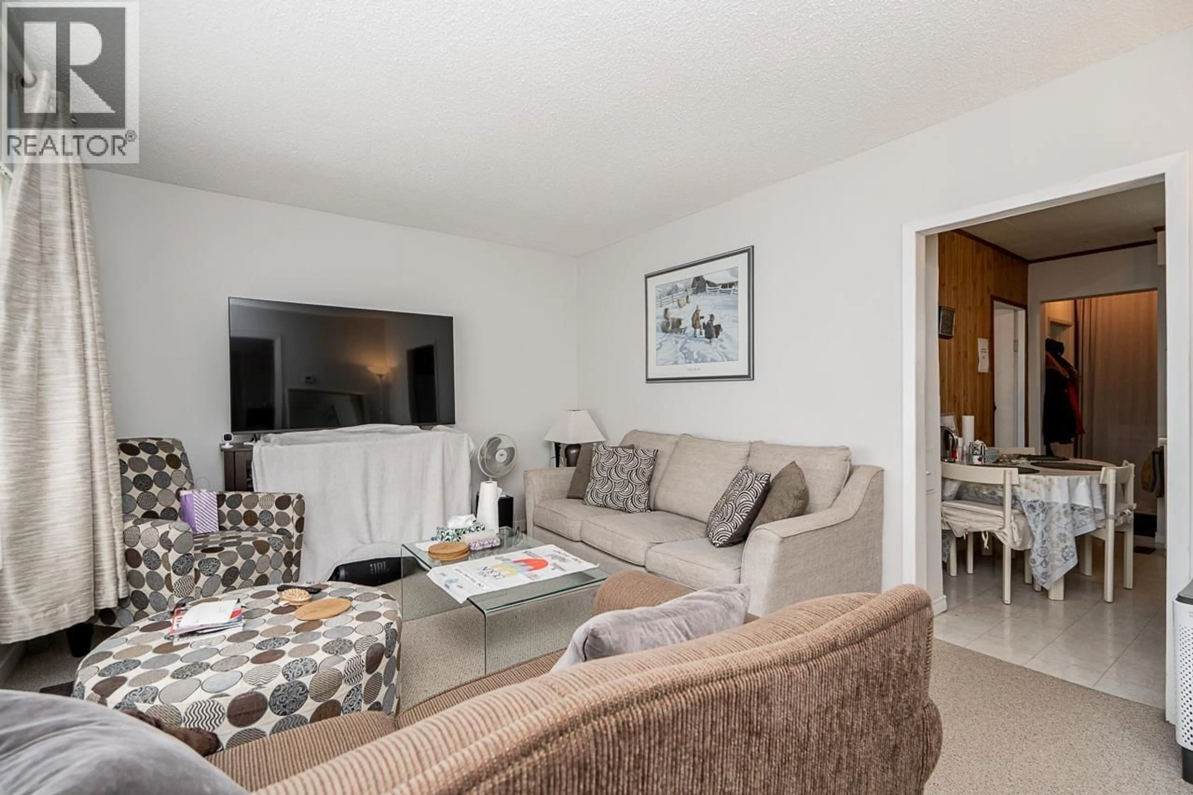 Living room with furniture, unknown for 715 RODERICK AVENUE, Coquitlam British Columbia V3K1P6