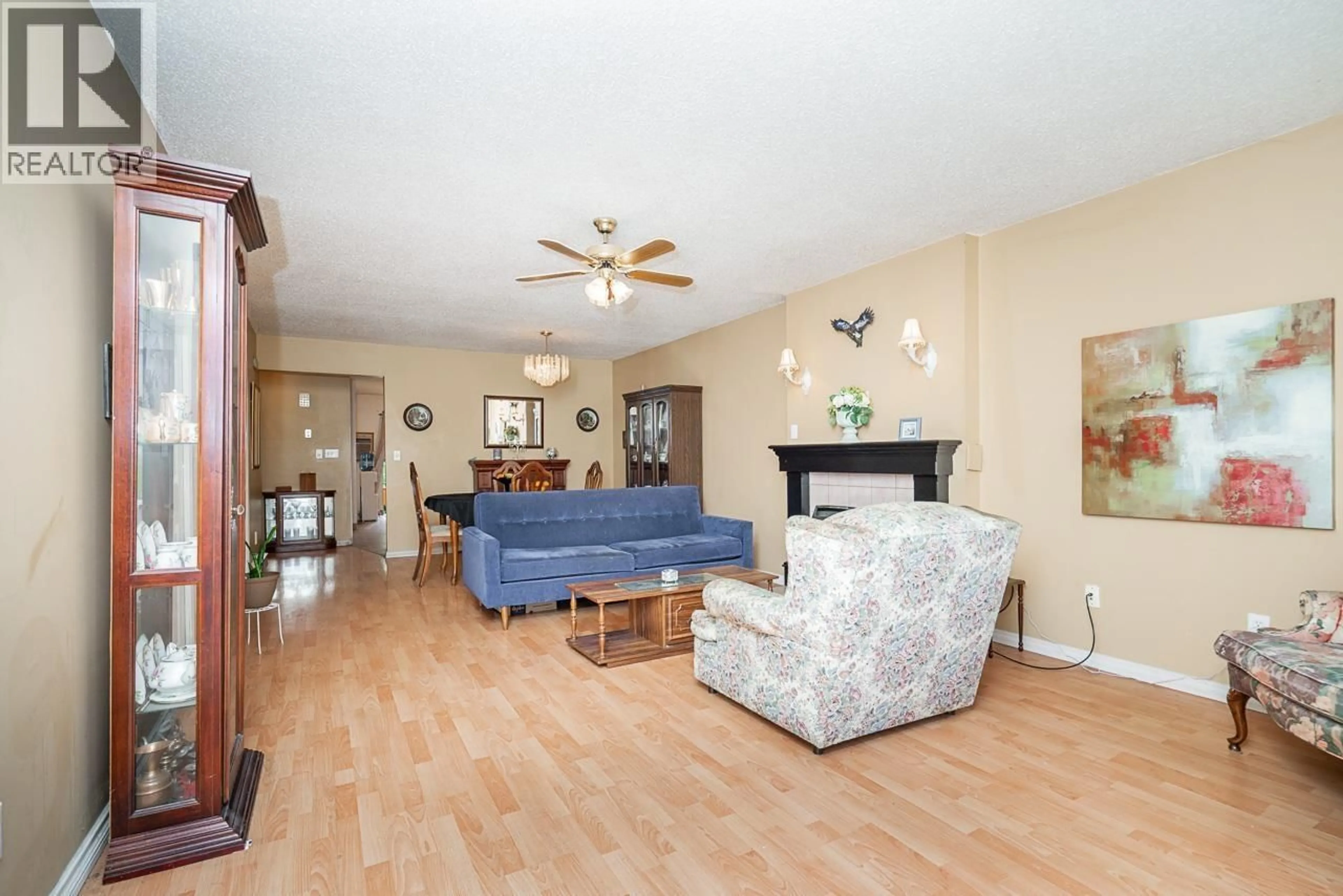 Living room with furniture, wood/laminate floor for 11 - 12049 217TH STREET, Maple Ridge British Columbia V2X5L2