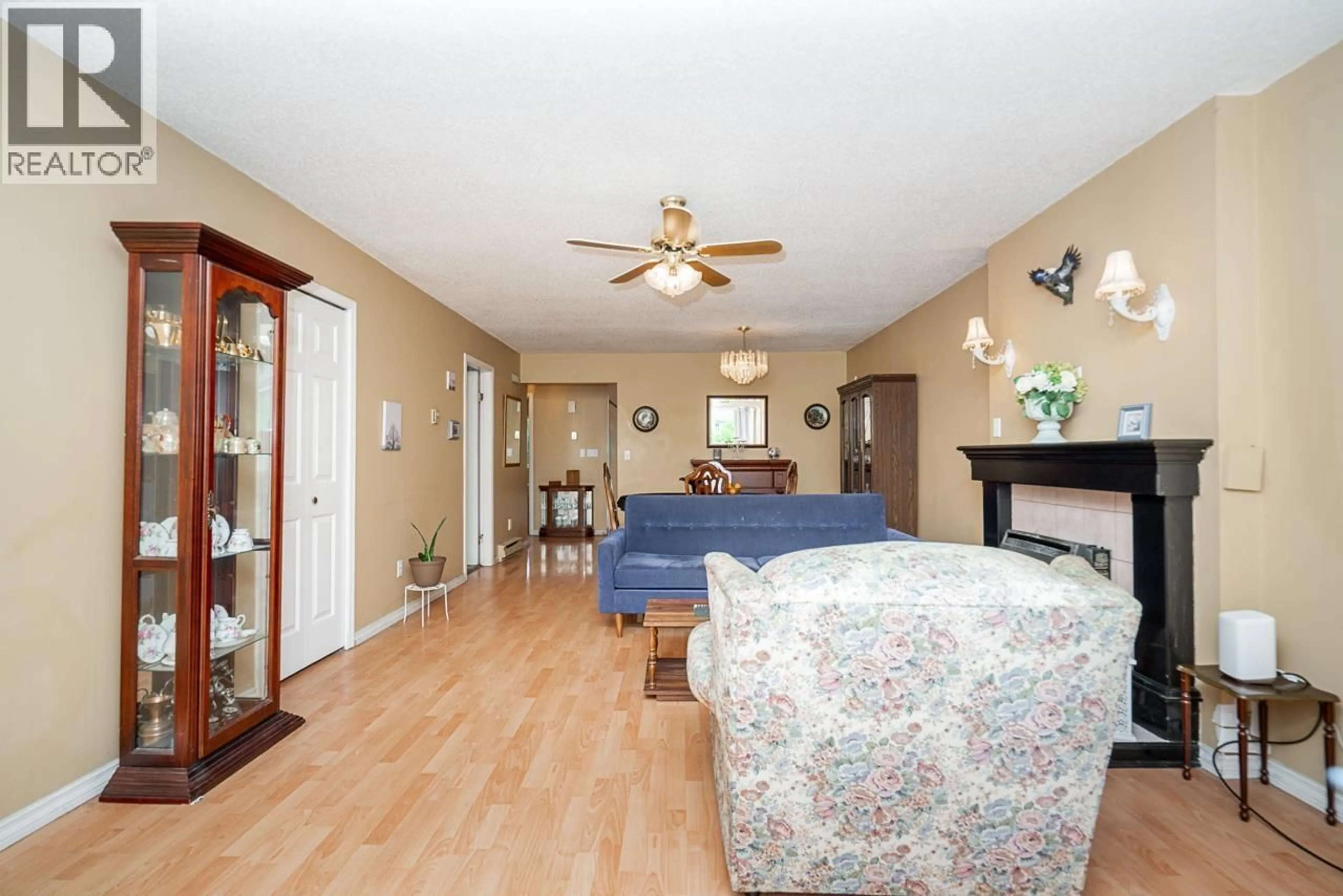 Living room with furniture, unknown for 11 - 12049 217TH STREET, Maple Ridge British Columbia V2X5L2