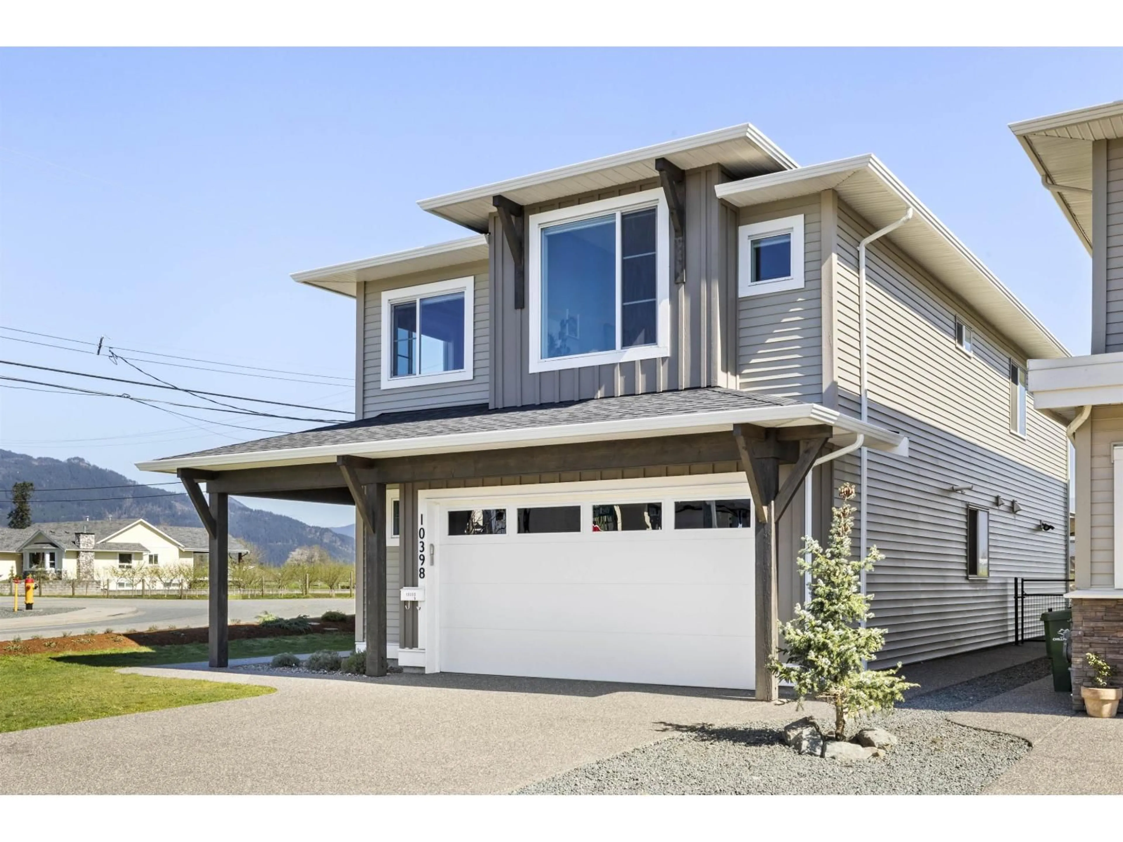 Home with vinyl exterior material, street for 10398 WEDGEWOOD DRIVE, Chilliwack British Columbia V2P6B9