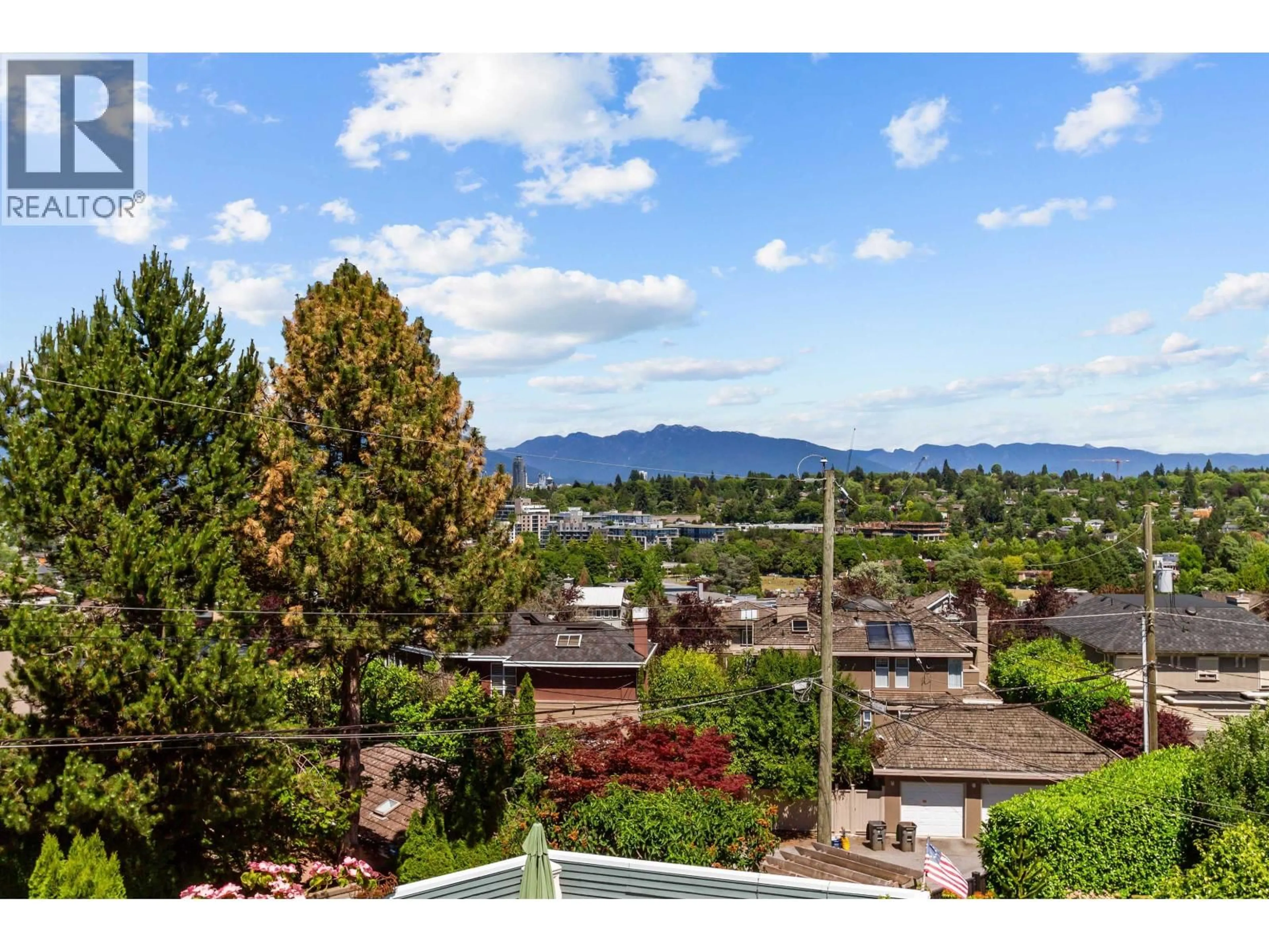 A pic from outside/outdoor area/front of a property/back of a property/a pic from drone, mountain view for 2495 33RD AVENUE, Vancouver British Columbia V6M1C4