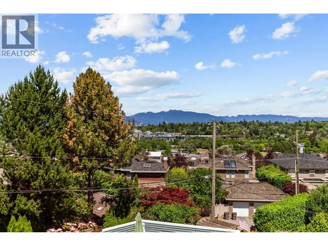 2495 33RD AVENUE, Vancouver 3