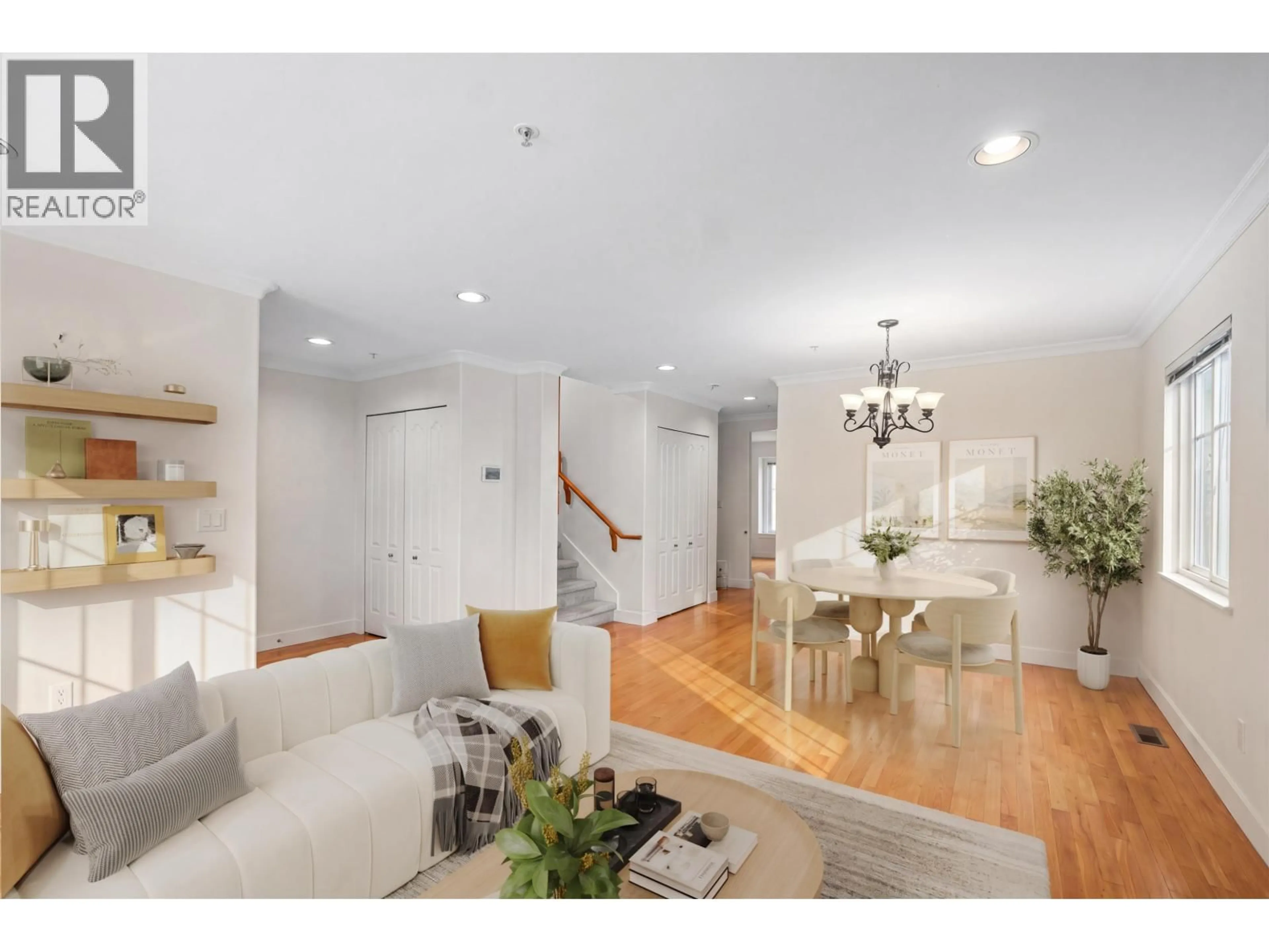 Unknown for 416 KEITH ROAD, North Vancouver British Columbia V7M1M3