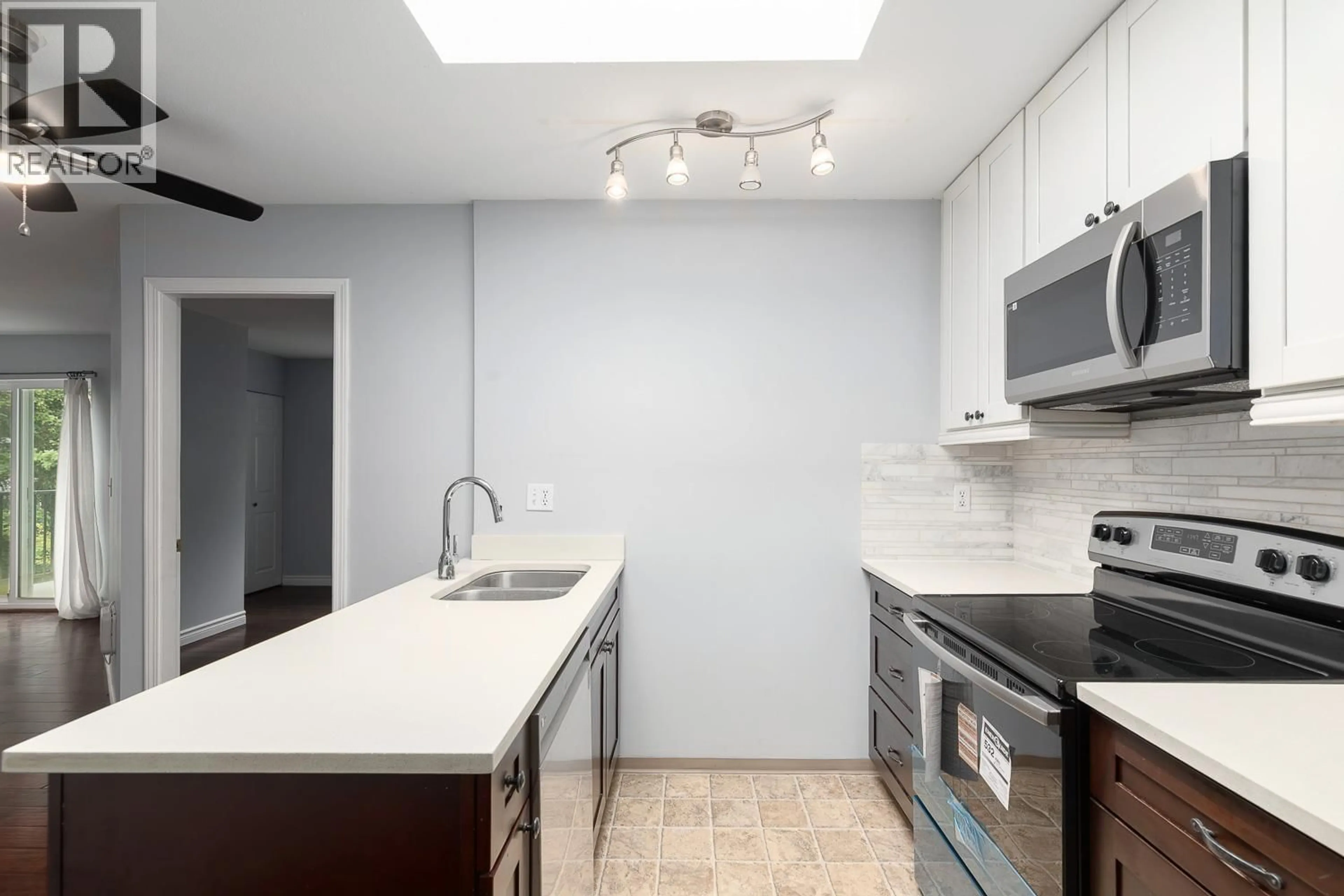 Standard kitchen, unknown for C306 - 40140 WILLOW CRESCENT, Squamish British Columbia V8B0M1
