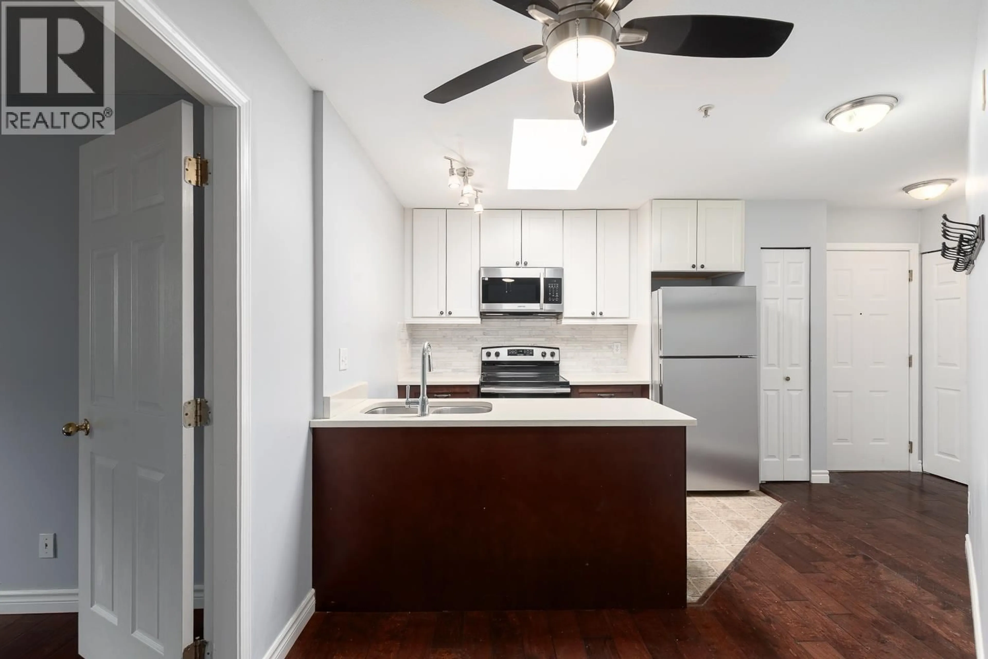 Standard kitchen, unknown for C306 - 40140 WILLOW CRESCENT, Squamish British Columbia V8B0M1