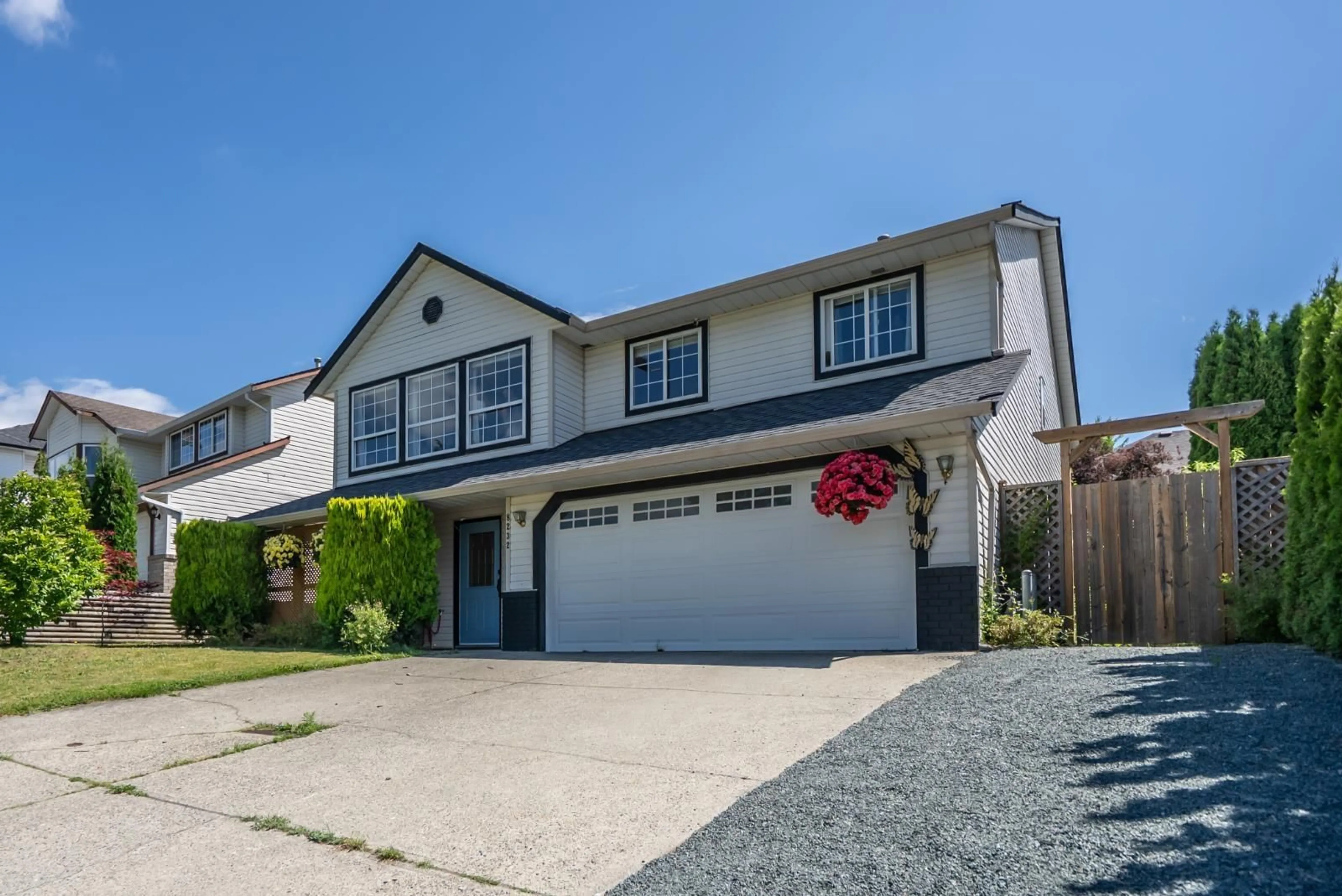 Home with vinyl exterior material, street for 8232 PEACOCK STREET, Mission British Columbia V2V6Z8