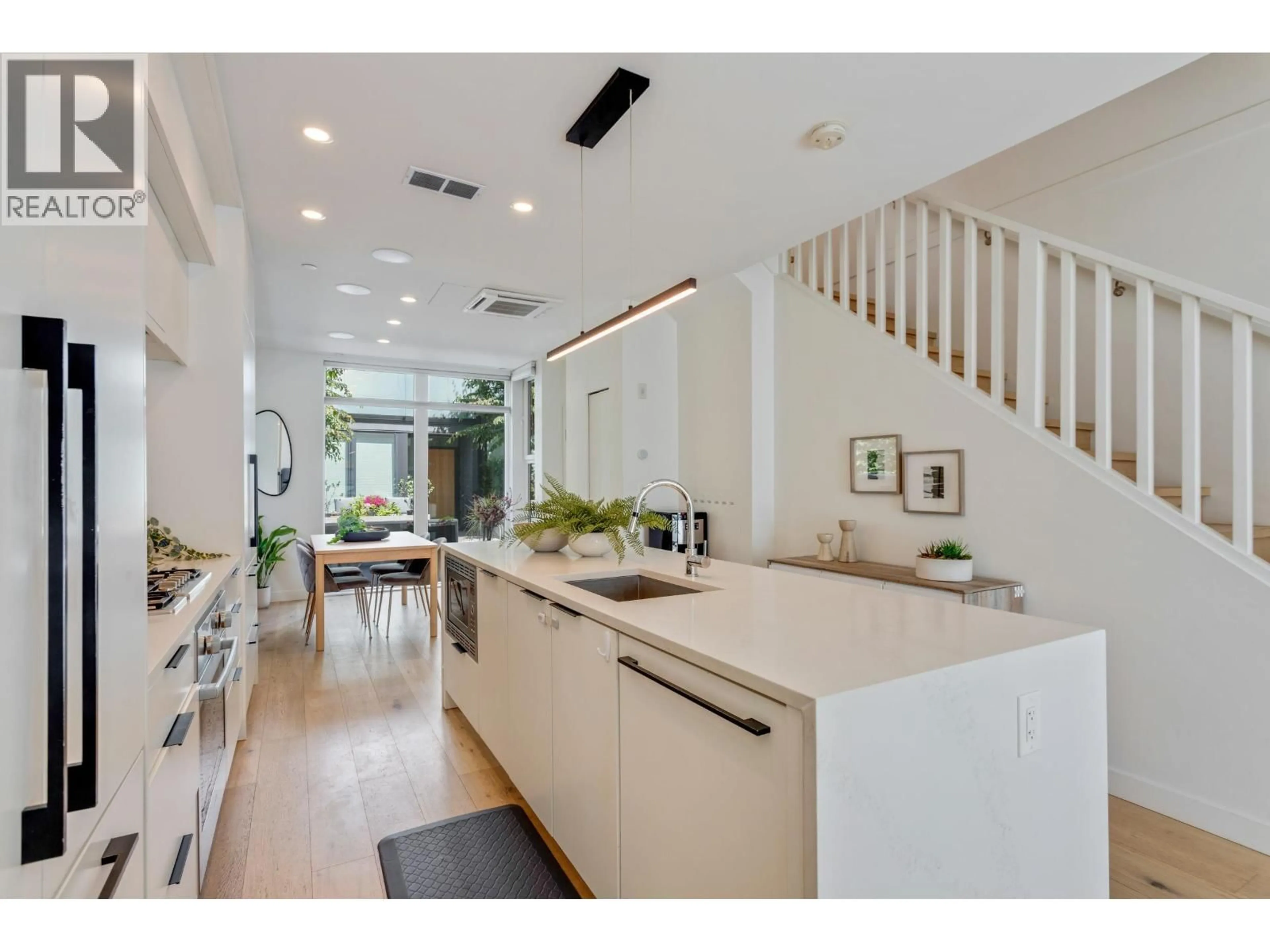 Open concept kitchen, unknown for 125 - 649 3RD STREET, North Vancouver British Columbia V7L1G6