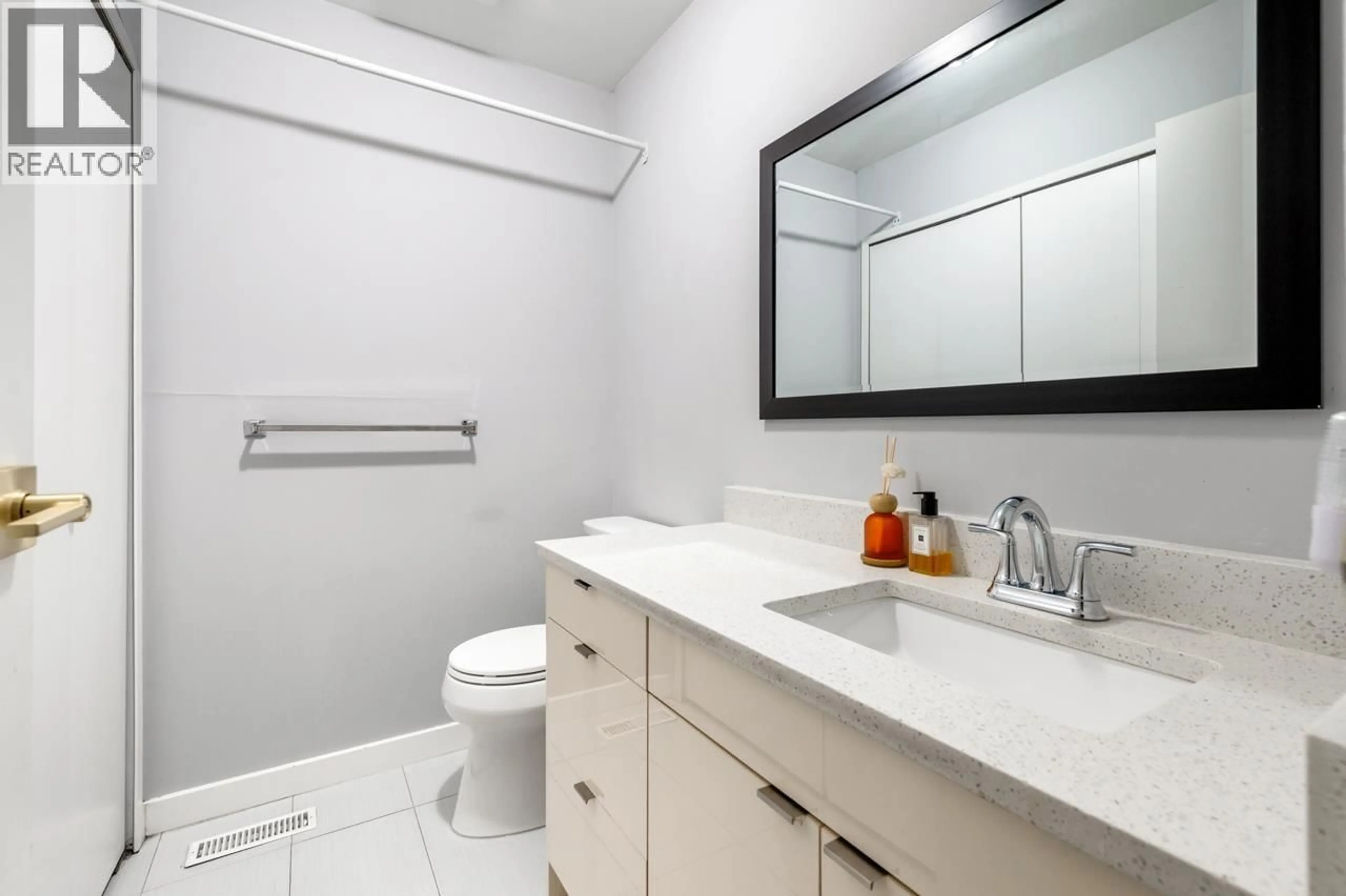 Standard bathroom, ceramic/tile floor for 8 - 8691 COOK ROAD, Richmond British Columbia V6Y1V8