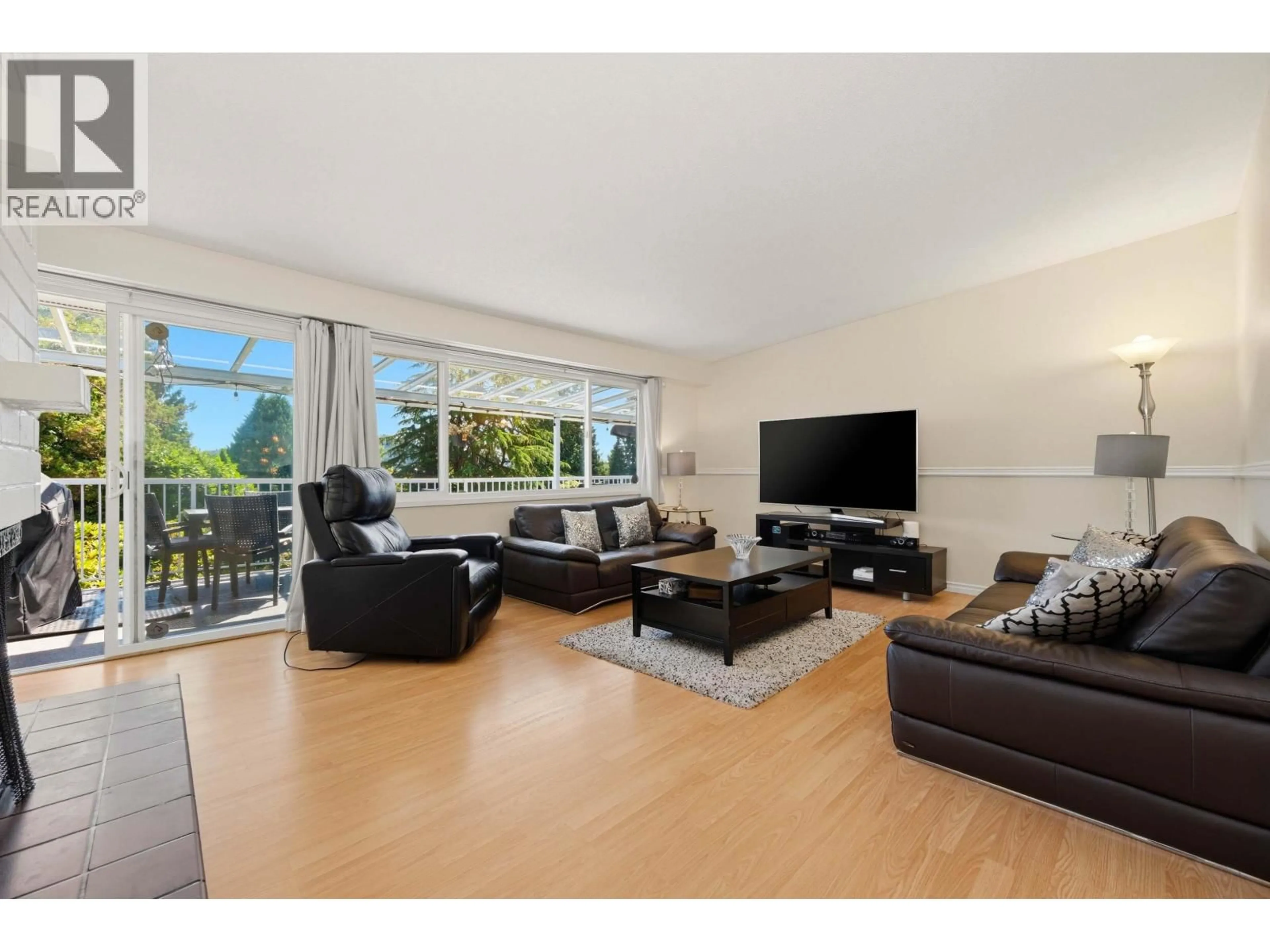 Living room with furniture, unknown for 693 PLYMOUTH DRIVE, North Vancouver British Columbia V7H2H5