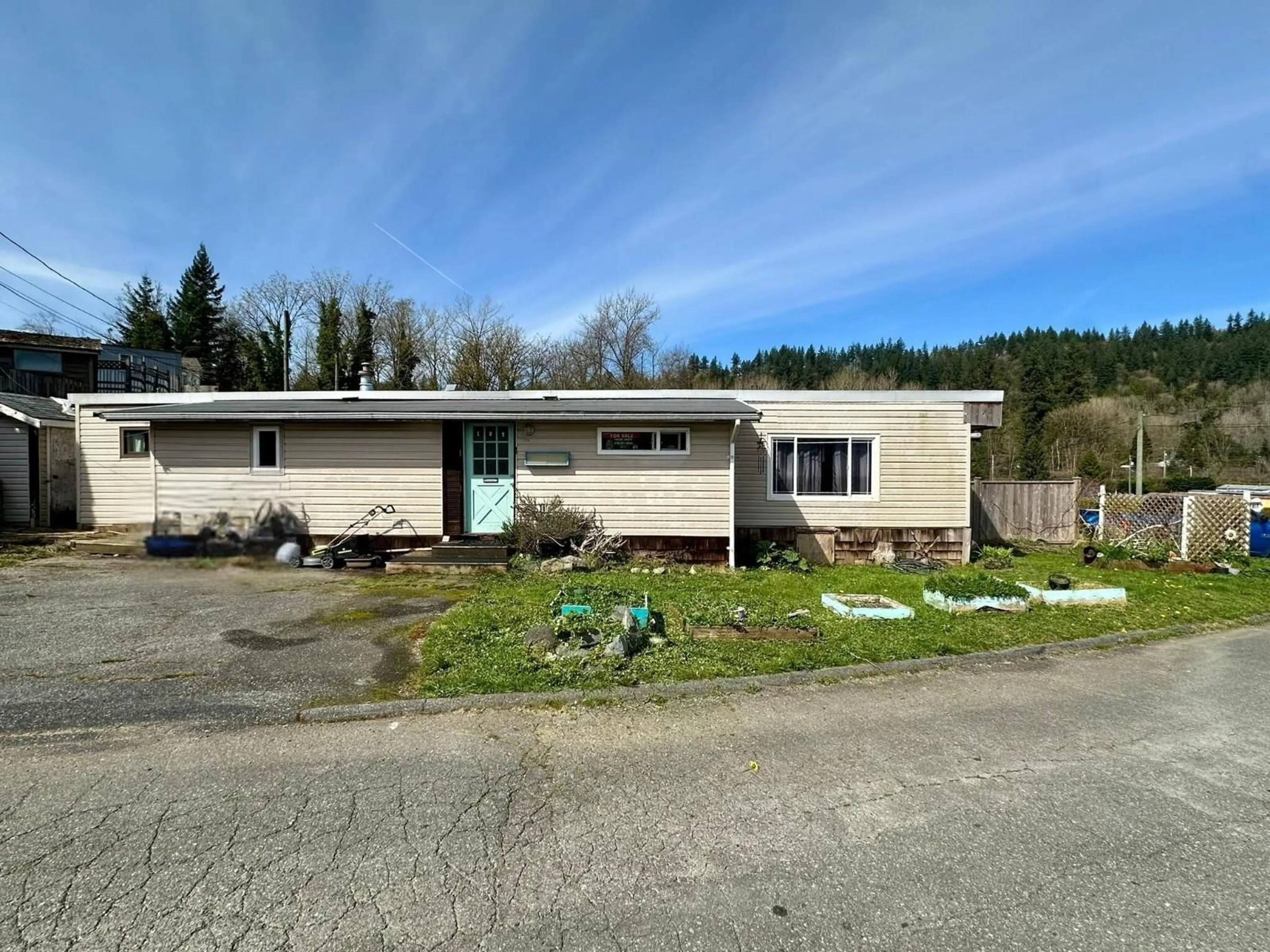A pic from outside/outdoor area/front of a property/back of a property/a pic from drone, street for 109 - 9950 WILSON STREET, Mission British Columbia V4S1B3