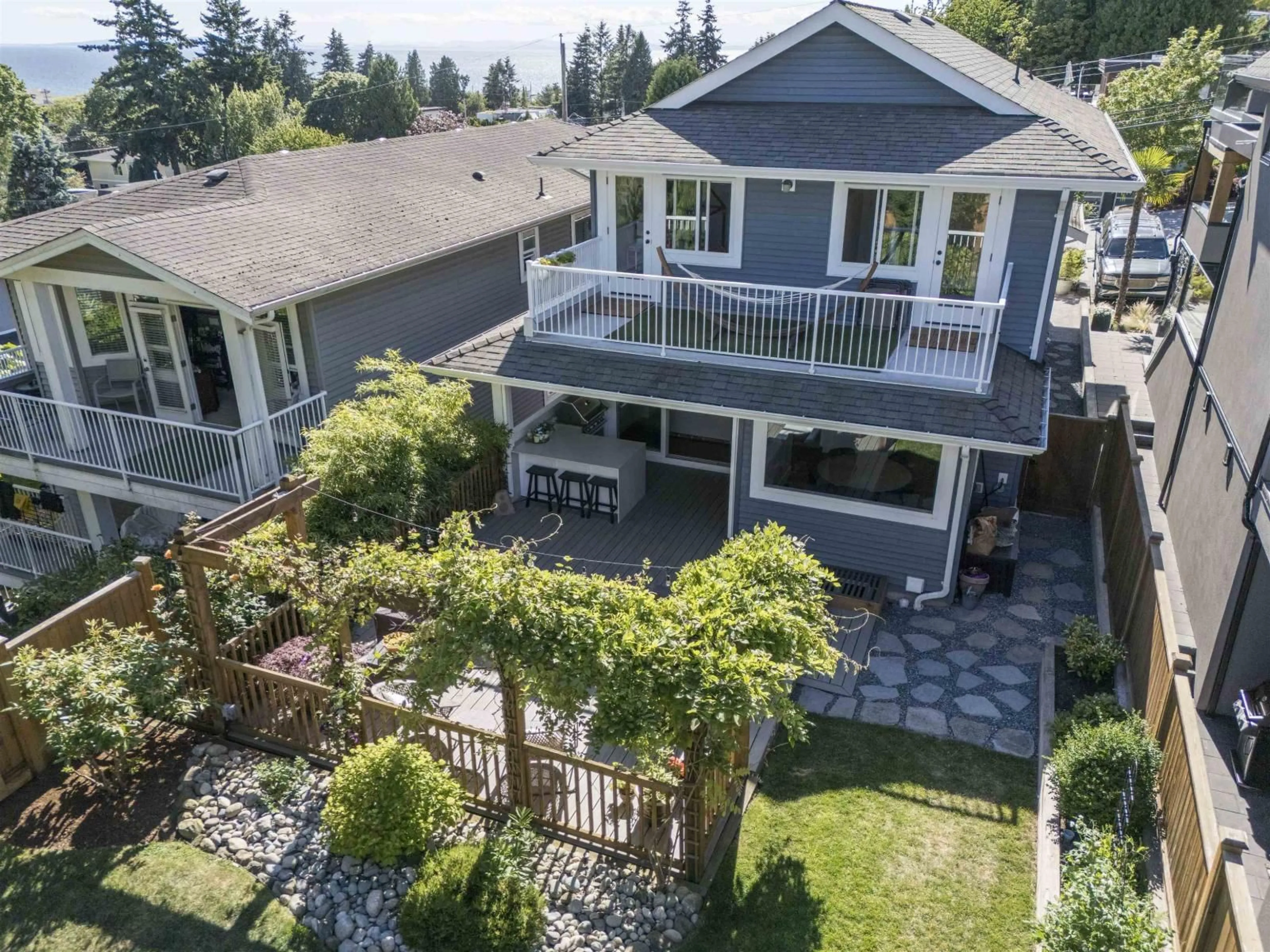 A pic from outside/outdoor area/front of a property/back of a property/a pic from drone, unknown for 966 LEE STREET, White Rock British Columbia V4B4N8