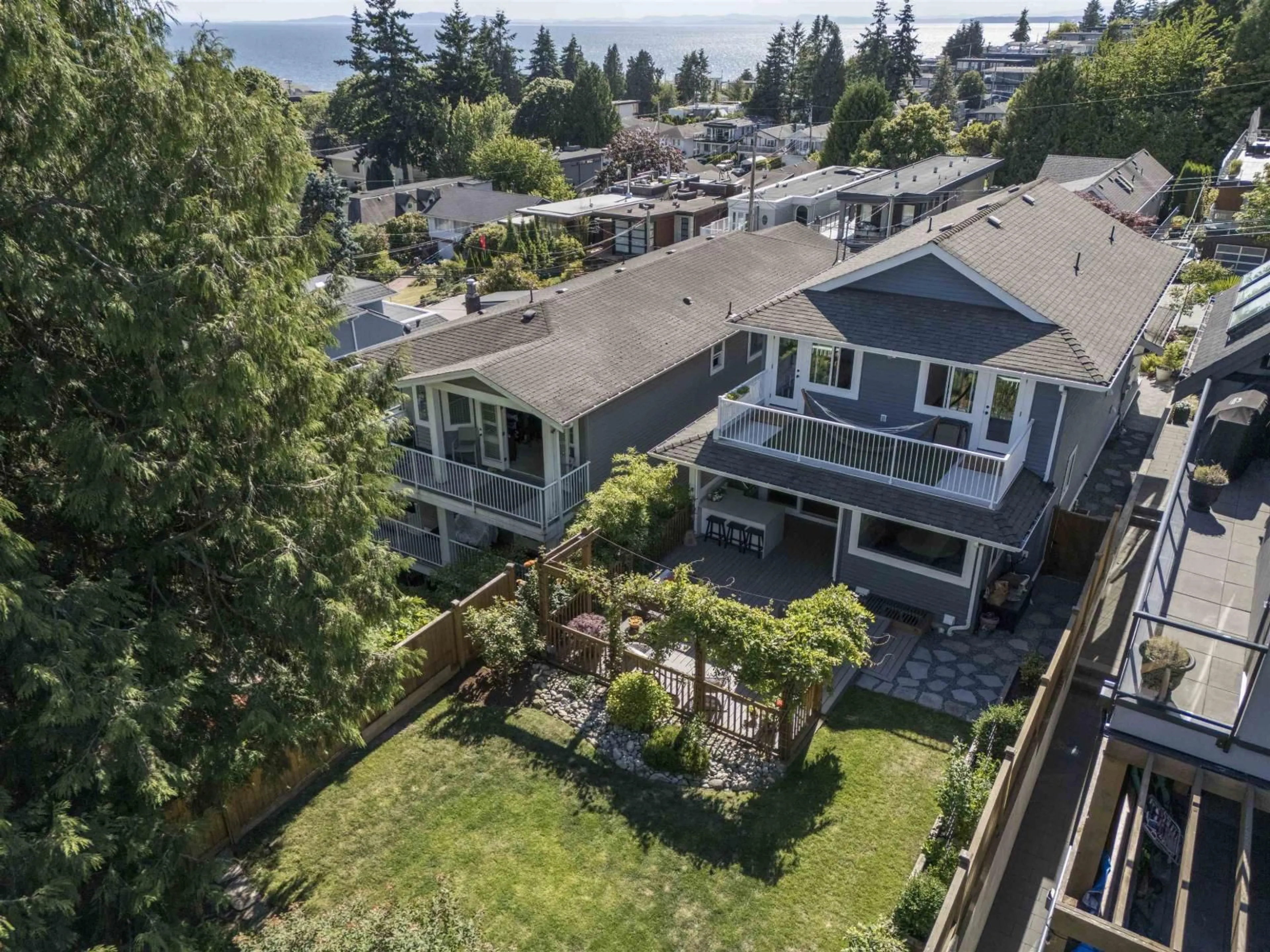 A pic from outside/outdoor area/front of a property/back of a property/a pic from drone, water/lake/river/ocean view for 966 LEE STREET, White Rock British Columbia V4B4N8