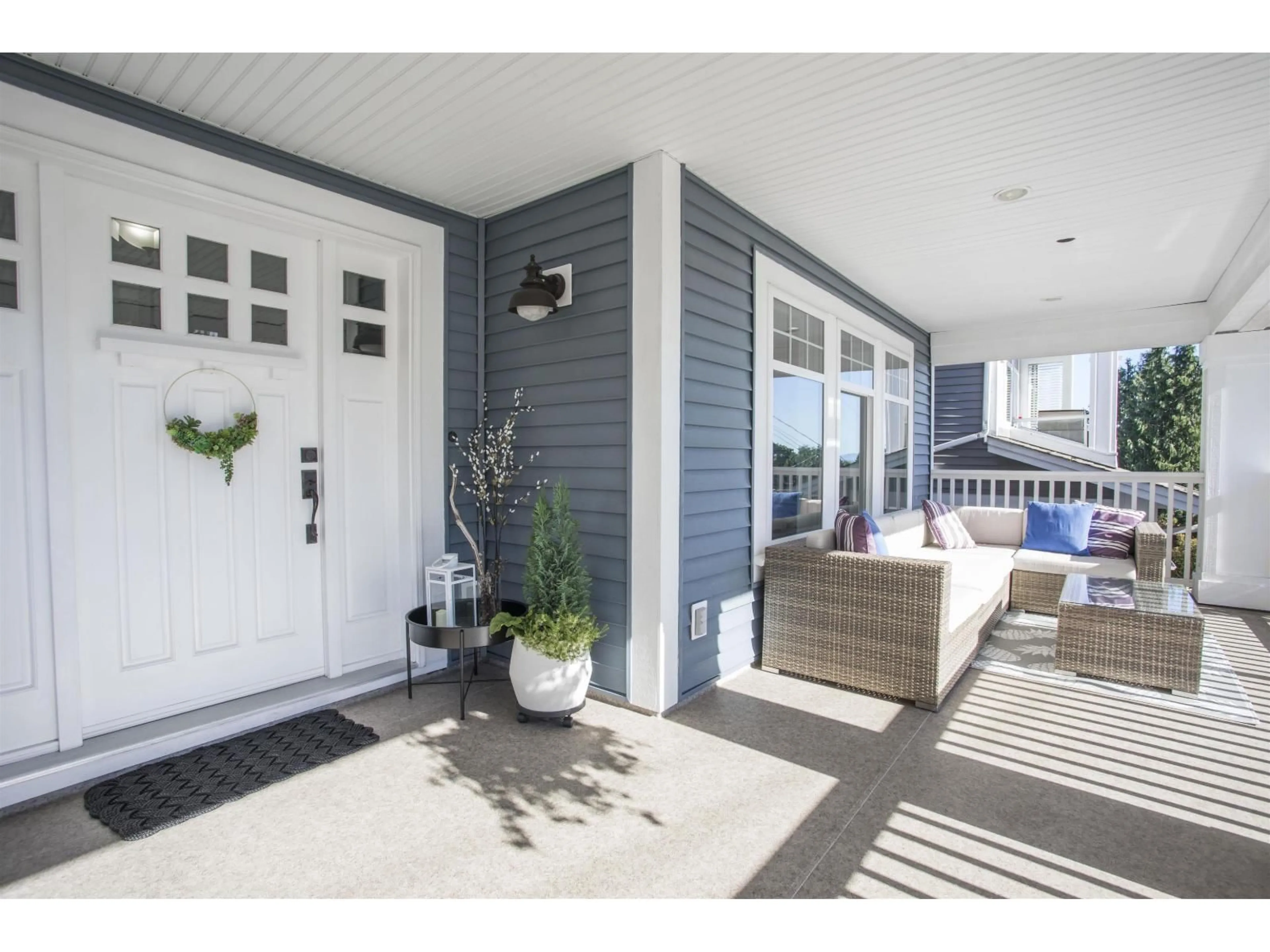 Indoor entryway for 966 LEE STREET, White Rock British Columbia V4B4N8