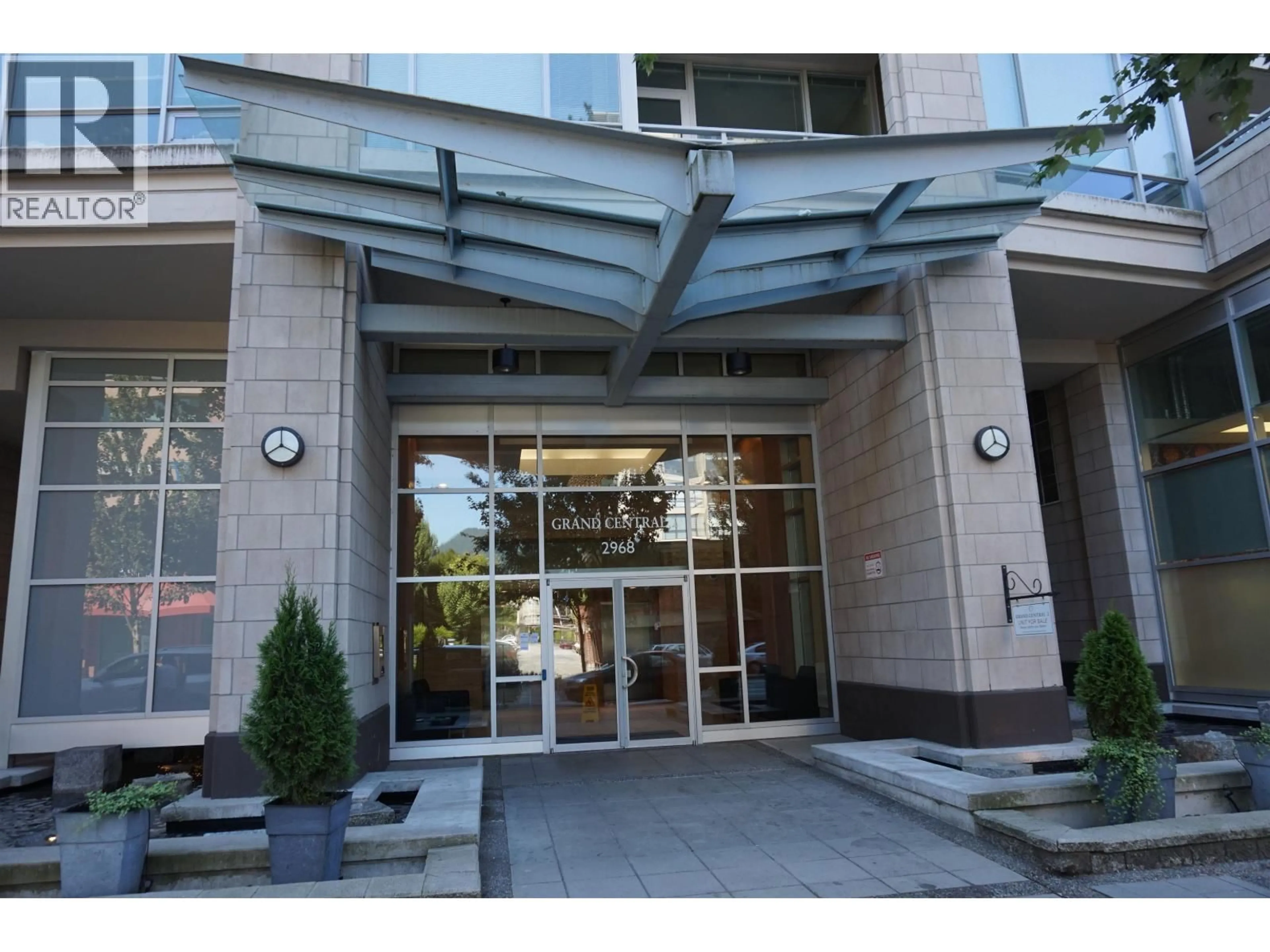 Indoor foyer for 2506 - 2968 GLEN DRIVE, Coquitlam British Columbia V3B0C4