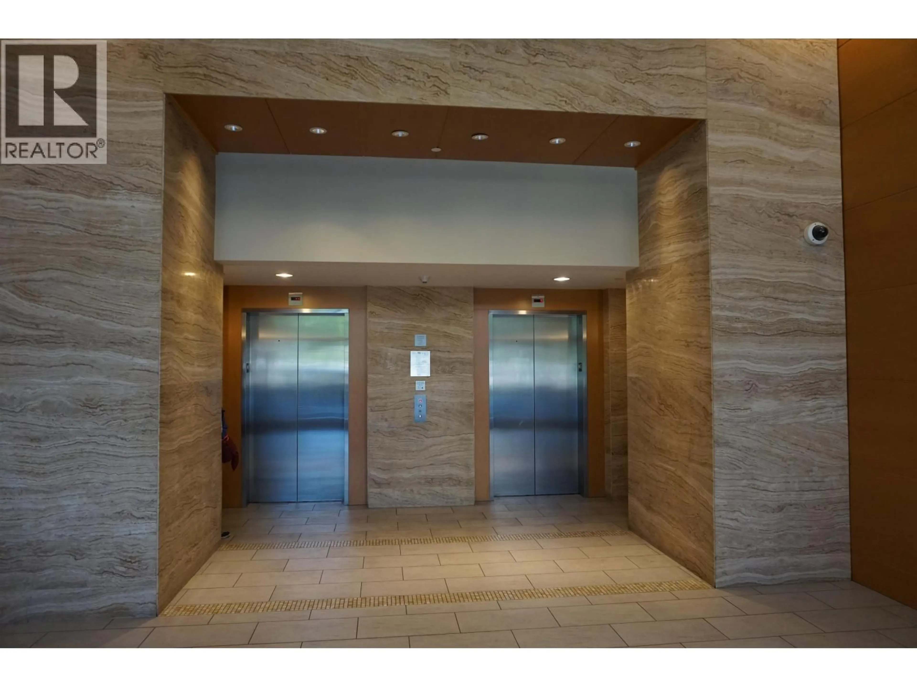 Indoor foyer for 2506 - 2968 GLEN DRIVE, Coquitlam British Columbia V3B0C4