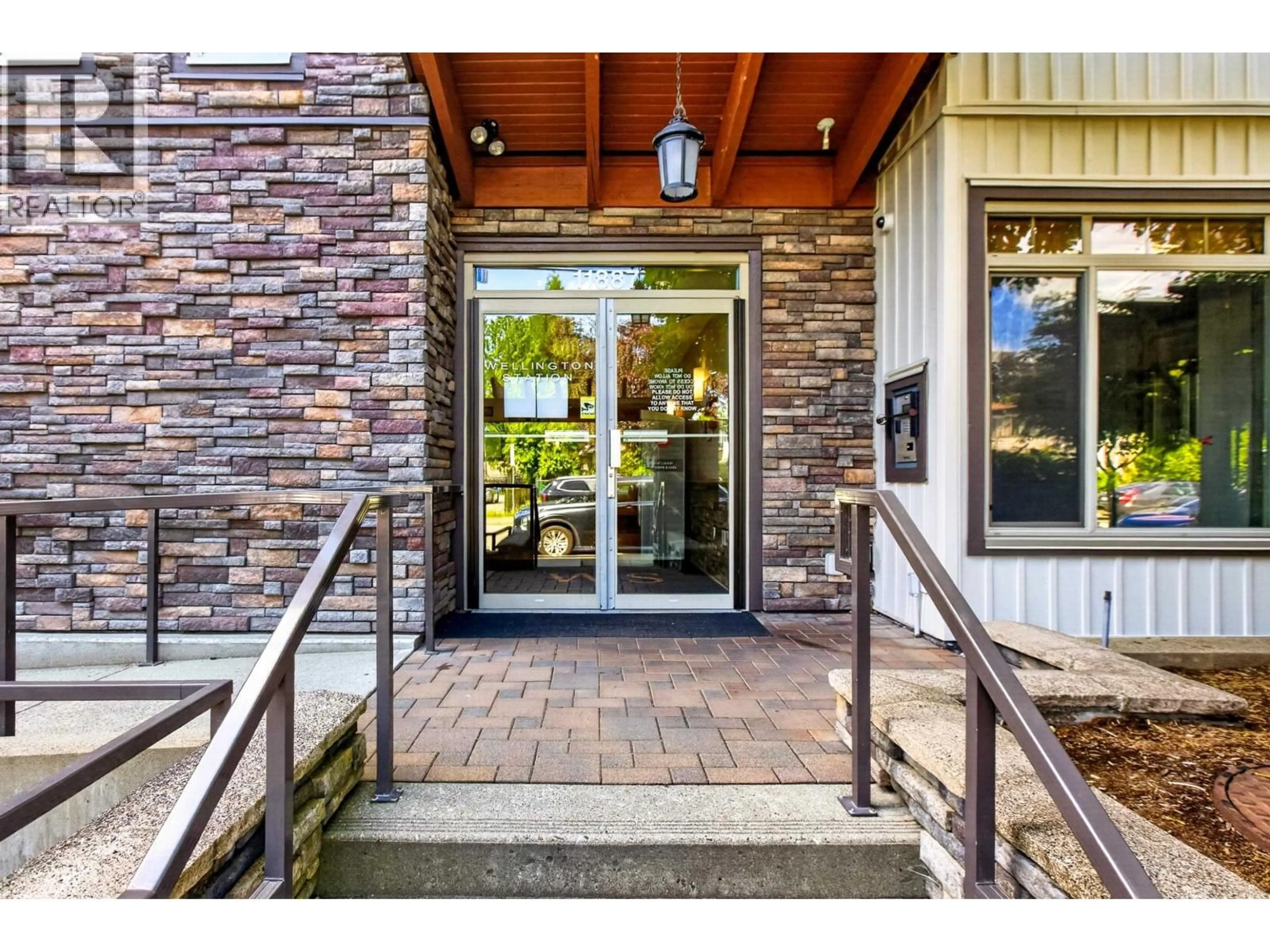 Indoor entryway for 410 - 11887 BURNETT STREET, Maple Ridge British Columbia V2X6P6