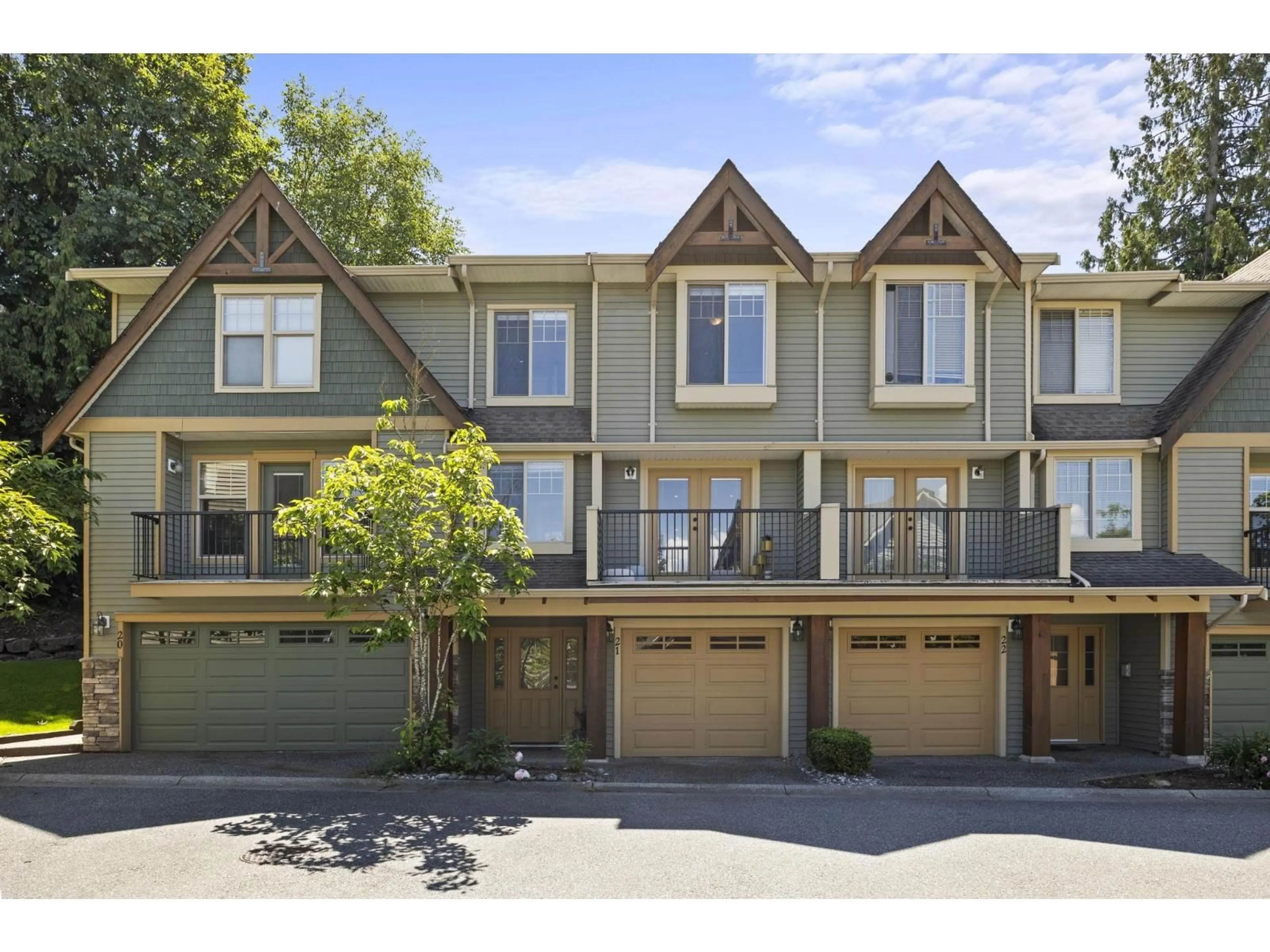 A pic from outside/outdoor area/front of a property/back of a property/a pic from drone, street for 21 - 46840 RUSSELL ROAD, Chilliwack British Columbia V2R5Z1