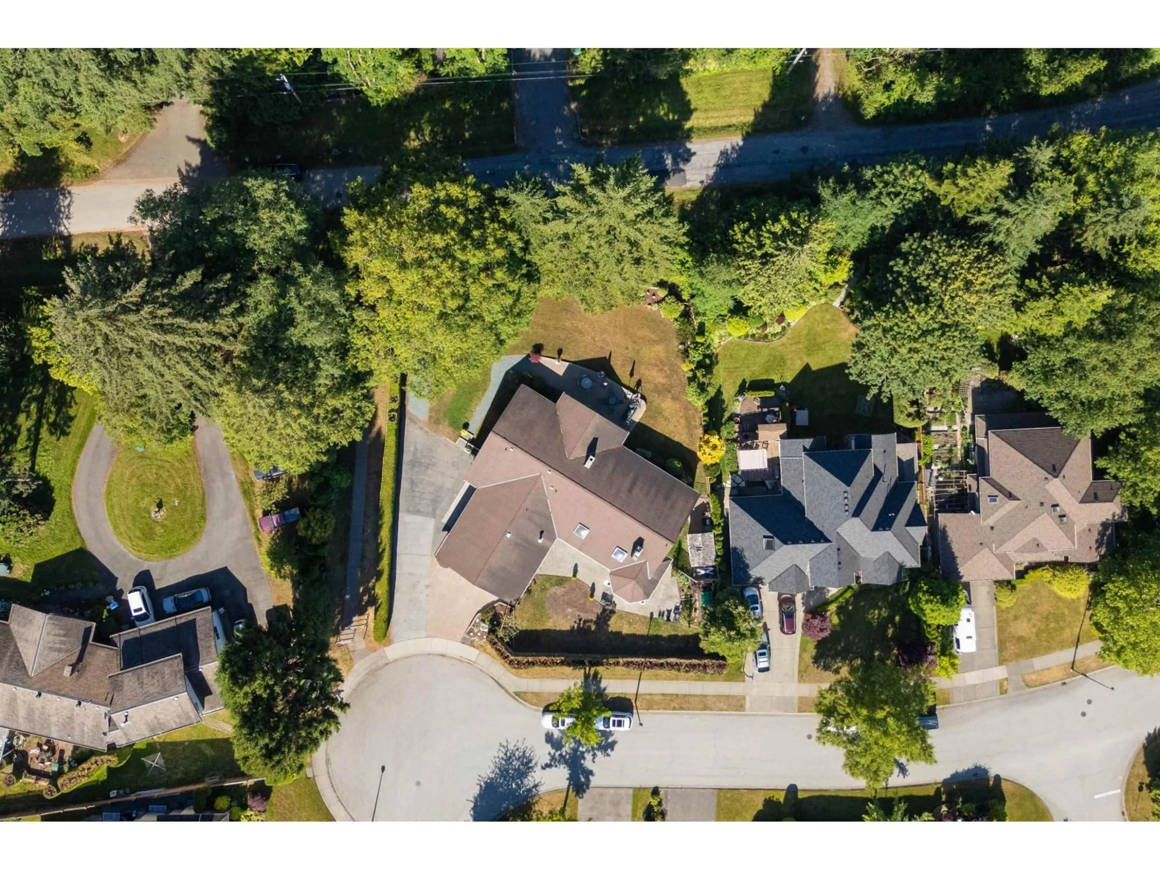 A pic from outside/outdoor area/front of a property/back of a property/a pic from drone, street for 3010 SEMIAHMOO TRAIL, Surrey British Columbia V4P1H3