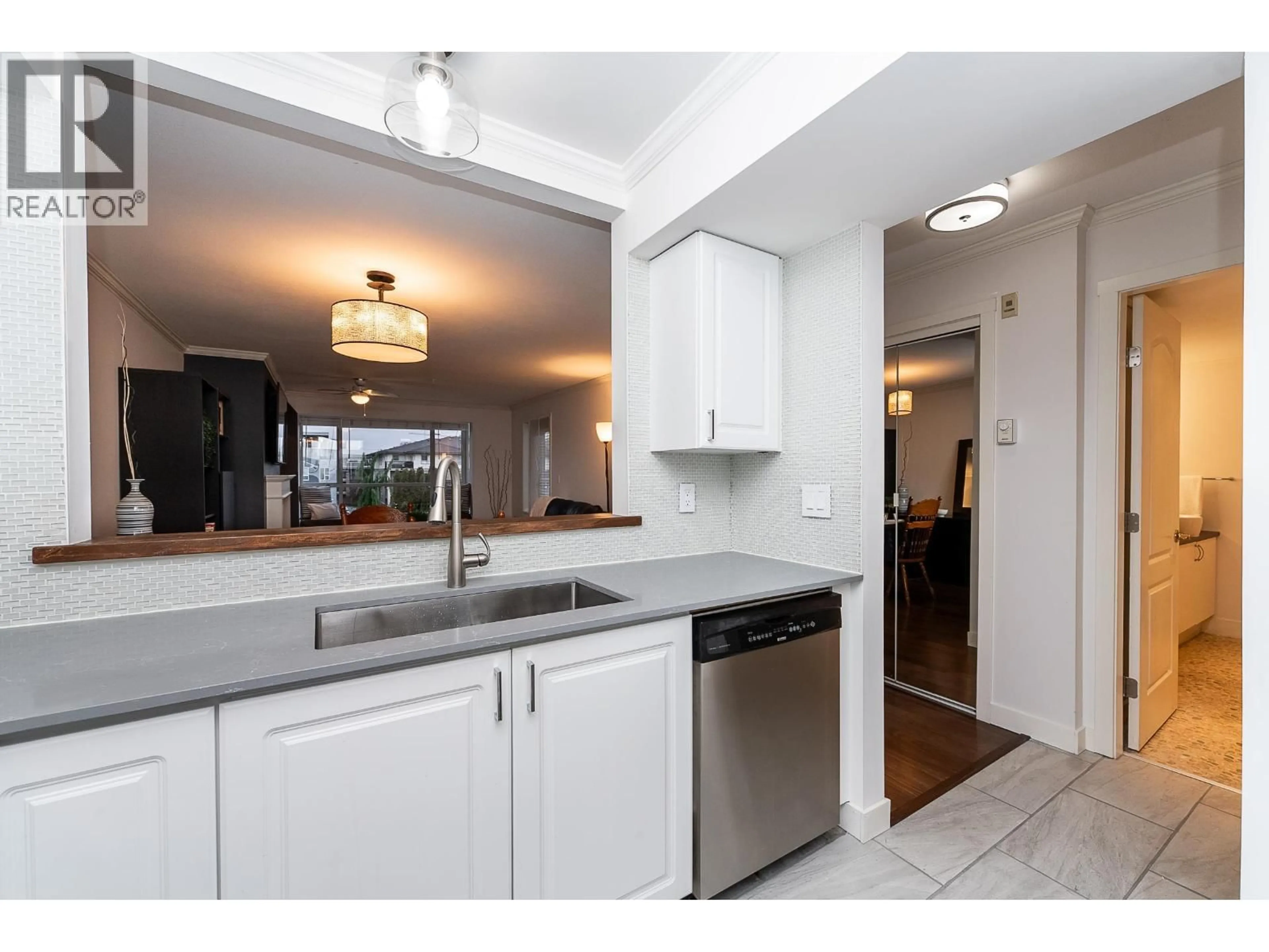 Standard kitchen, unknown for 305 - 2340 HAWTHORNE AVENUE, Port Coquitlam British Columbia V3C1W9