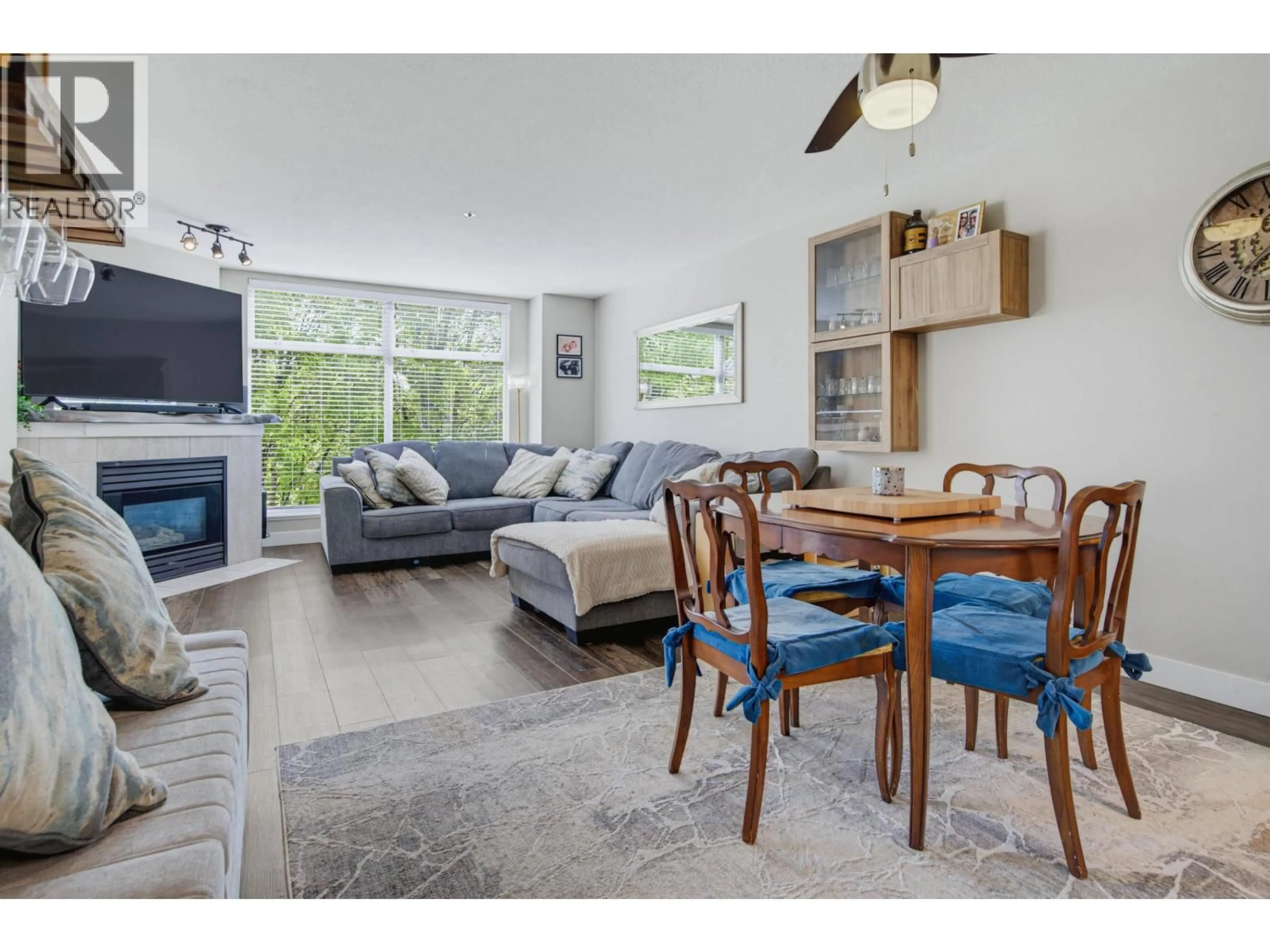 Living room with furniture, wood/laminate floor for 206 - 19131 FORD ROAD, Pitt Meadows British Columbia V3Y2R5
