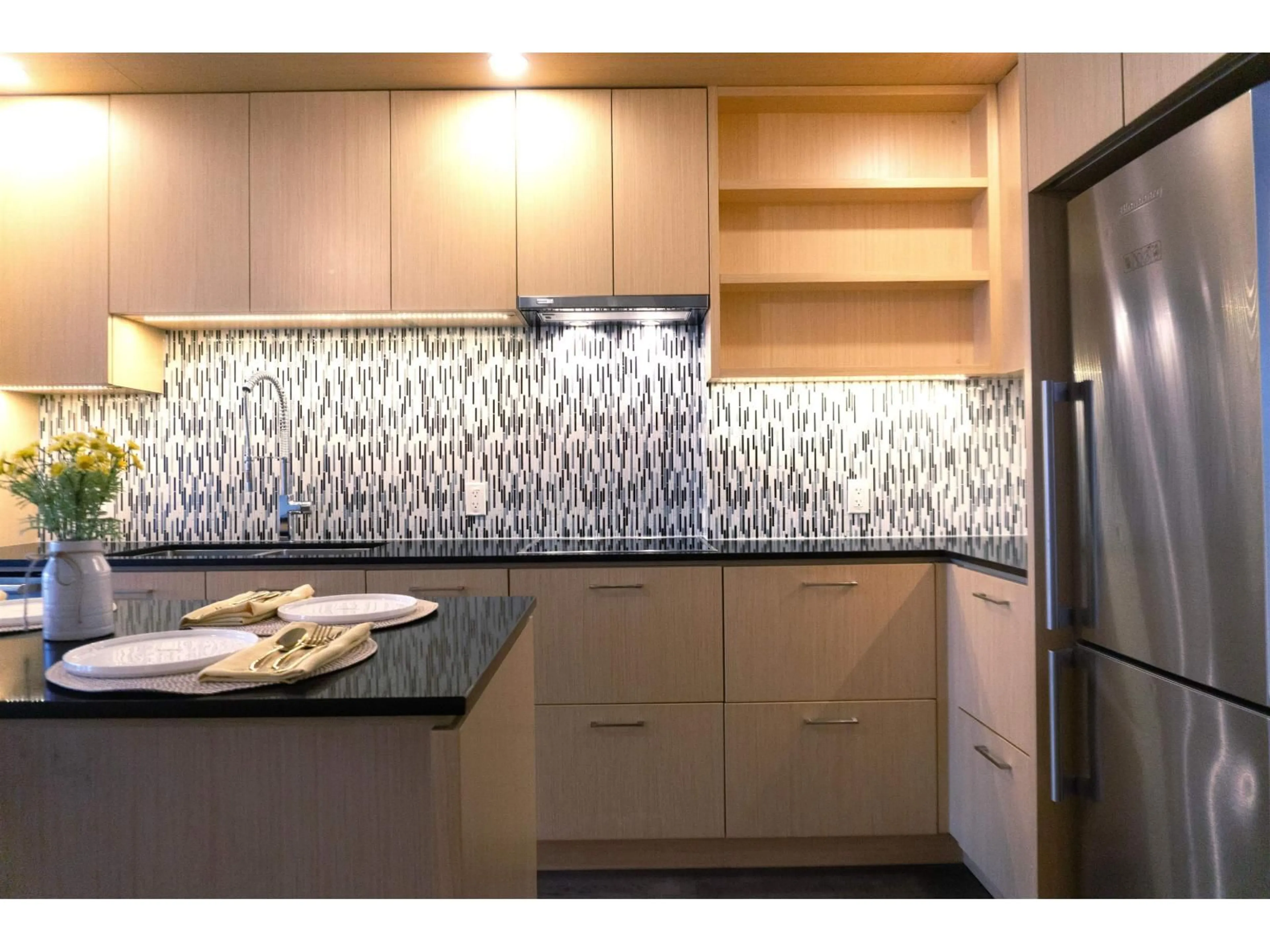 Standard kitchen, unknown for 3204 - 13495 CENTRAL AVENUE, Surrey British Columbia V3T0K2