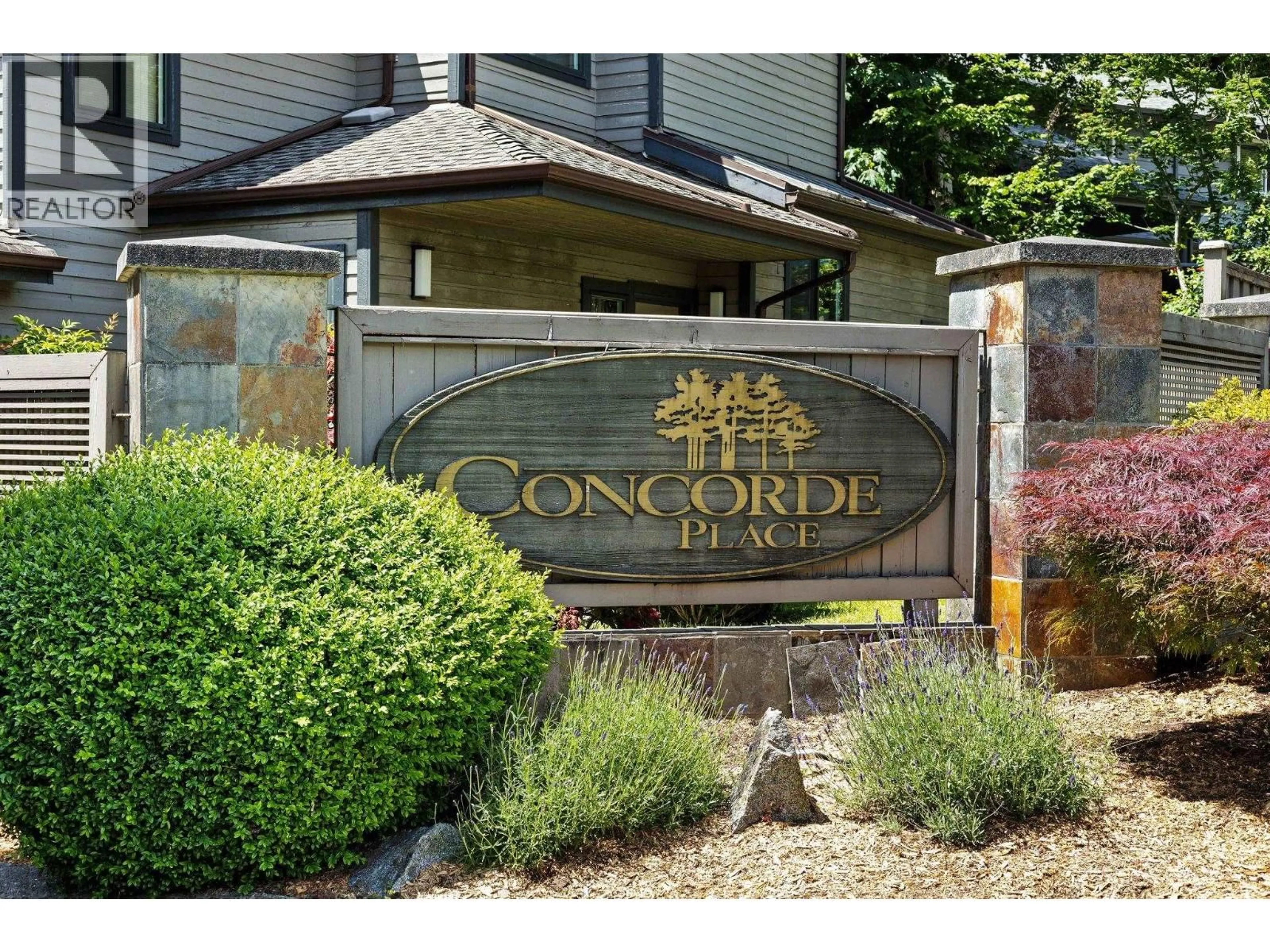 Indoor foyer for 1747 RUFUS DRIVE, North Vancouver British Columbia V7J3L8