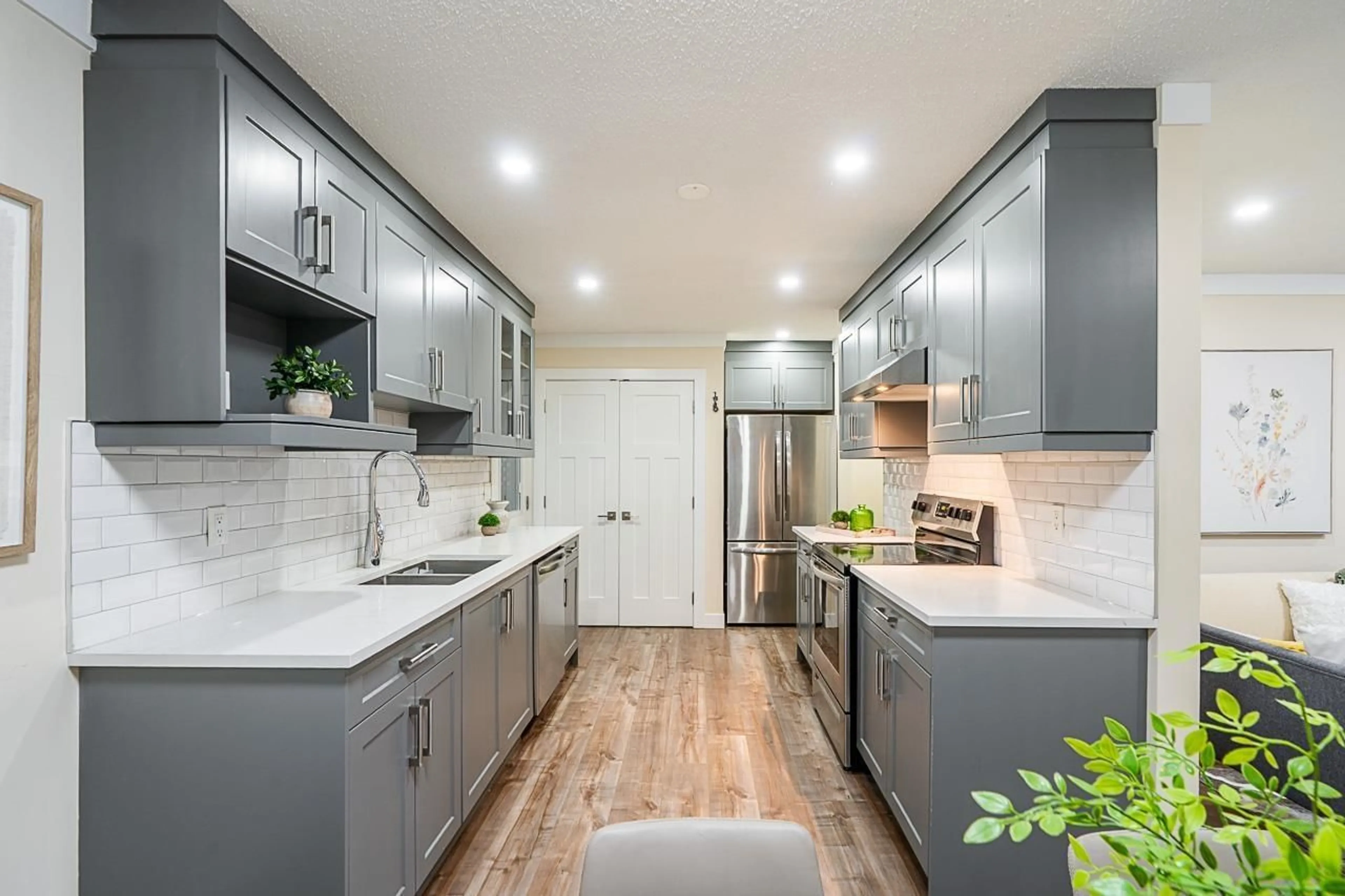 Contemporary kitchen, ceramic/tile floor for 27036 28 AVENUE, Langley British Columbia V4W3E5
