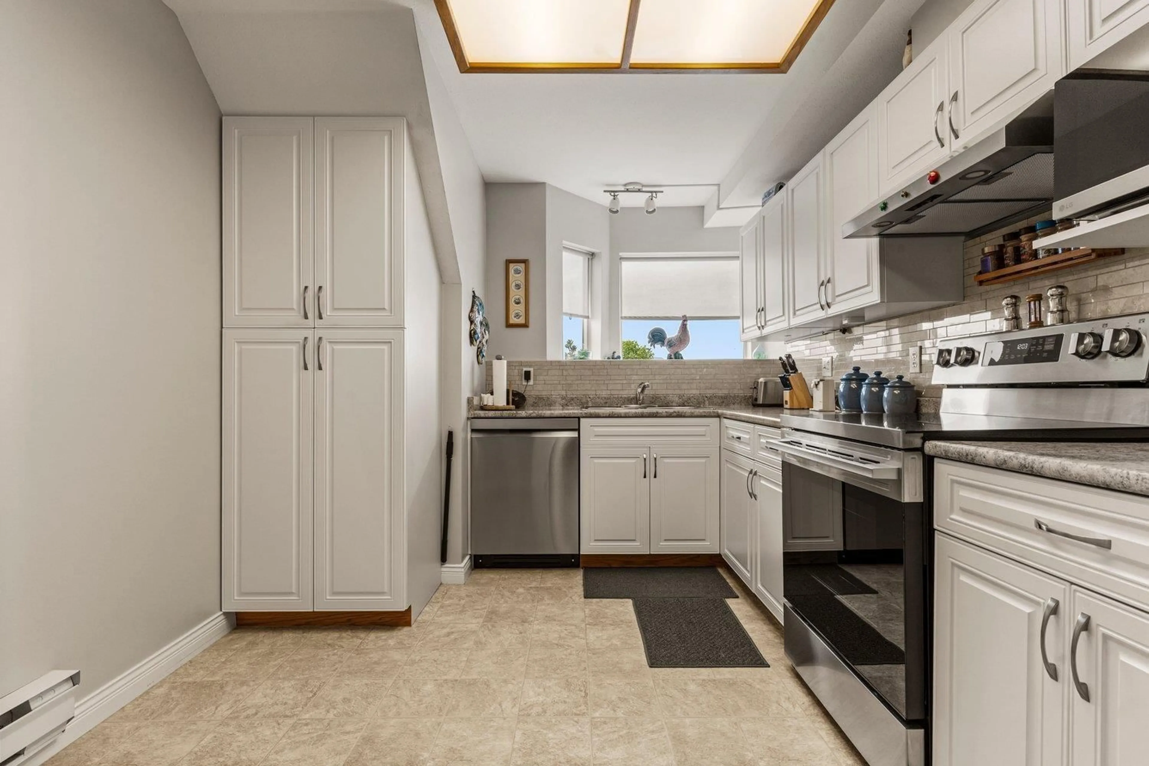Standard kitchen, ceramic/tile floor for 209 - 7651 AMBER DRIVE, Chilliwack British Columbia V2R3J6