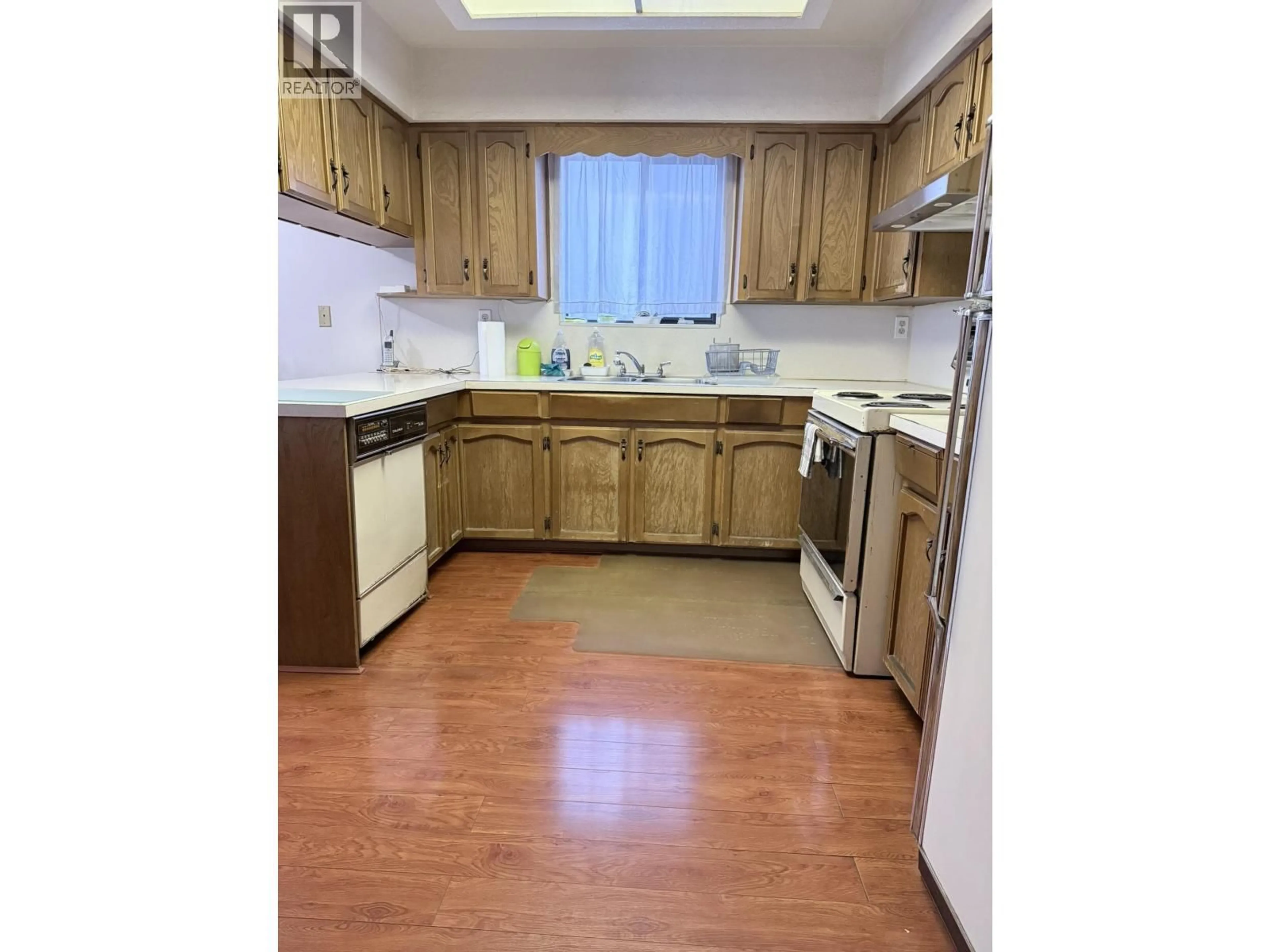 Standard kitchen, wood/laminate floor for 2826 FRANKLIN STREET, Vancouver British Columbia V5K5B1