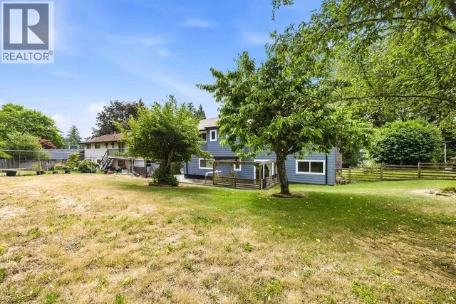 1102 GRANDVIEW ROAD, Gibsons 2
